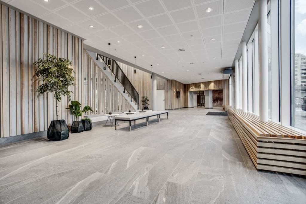 Lågupplöst Kista Torn huvudentré