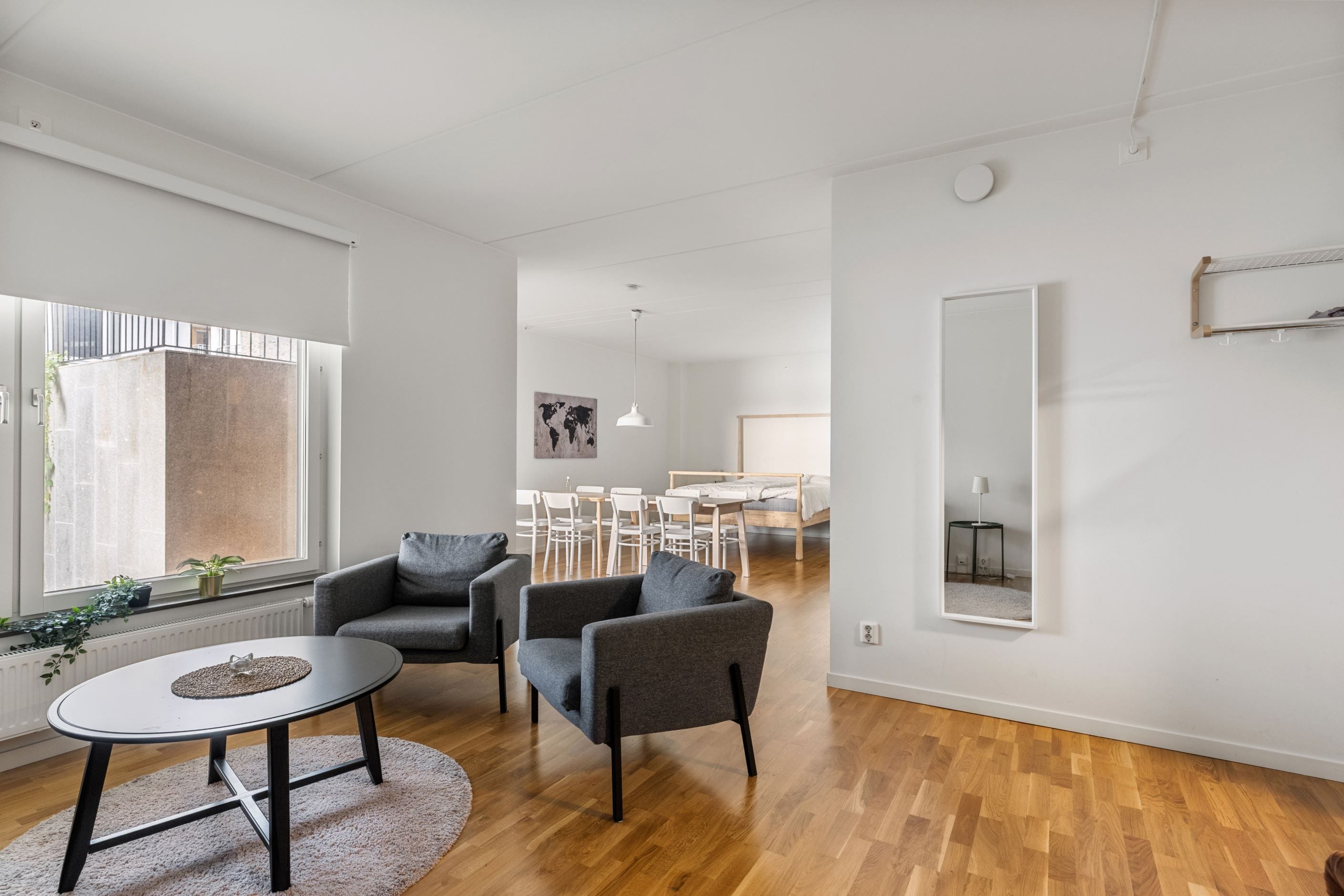 Övernattningslägenhet med en dubbelsäng samt en bäddsoffa