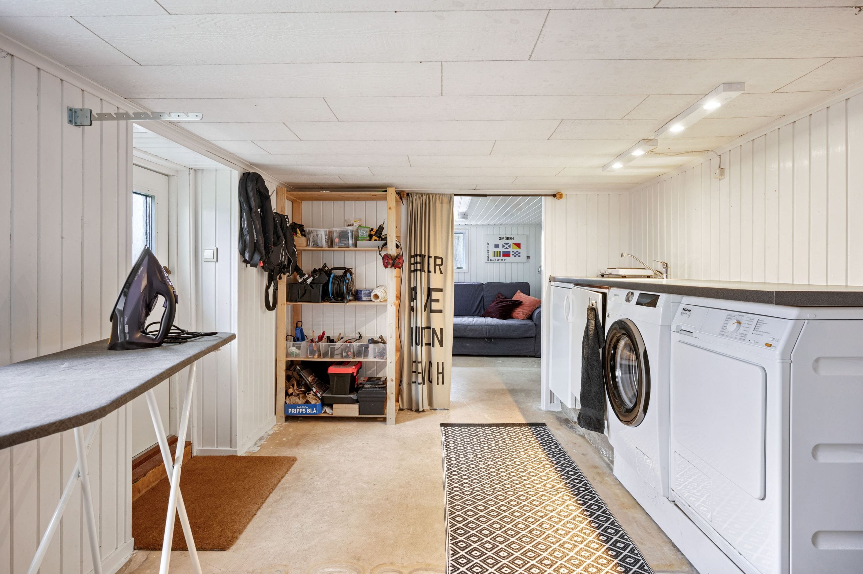 Tvättstuga med groventré