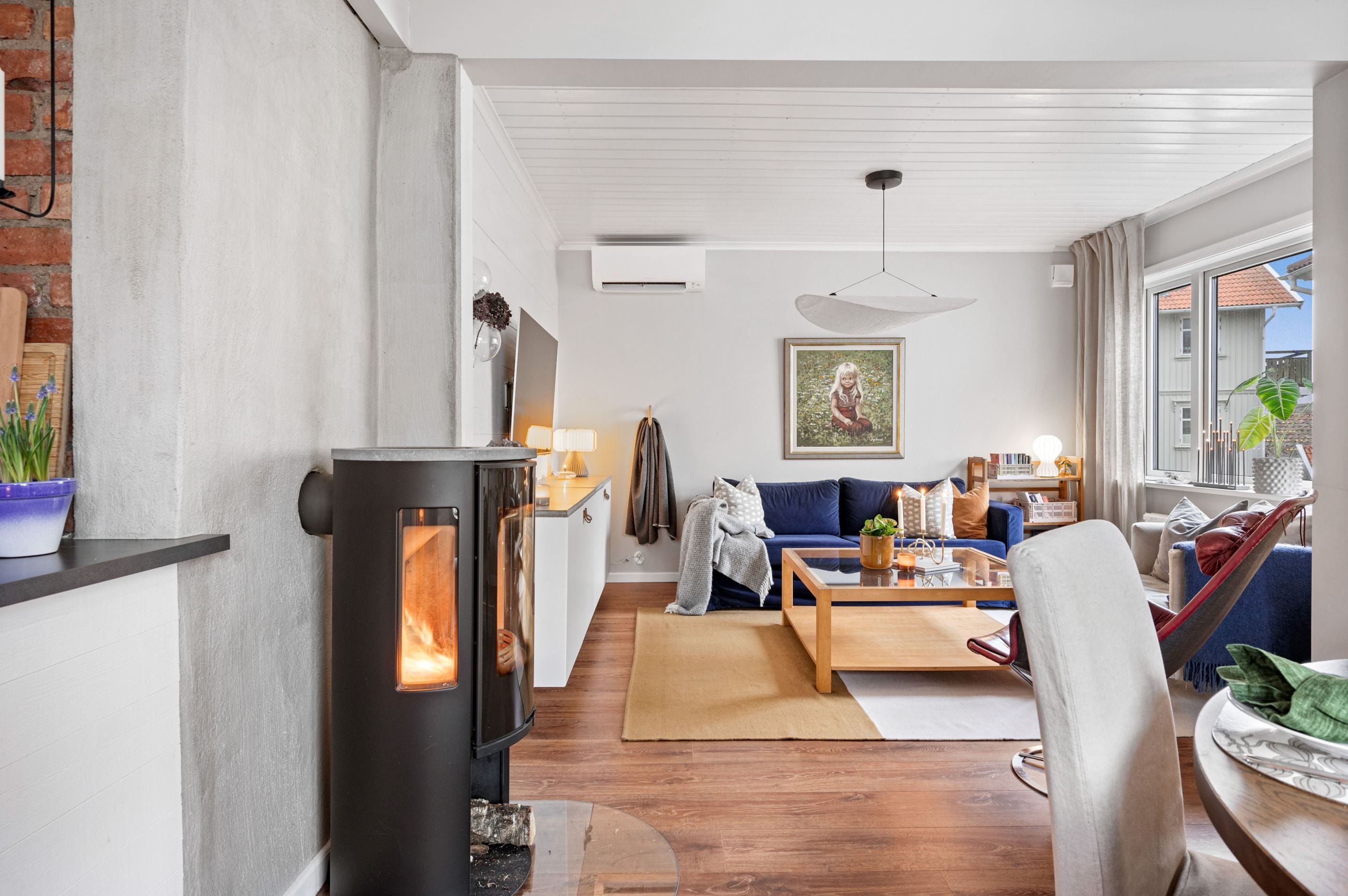 Hög mysfaktor med värmande kamin