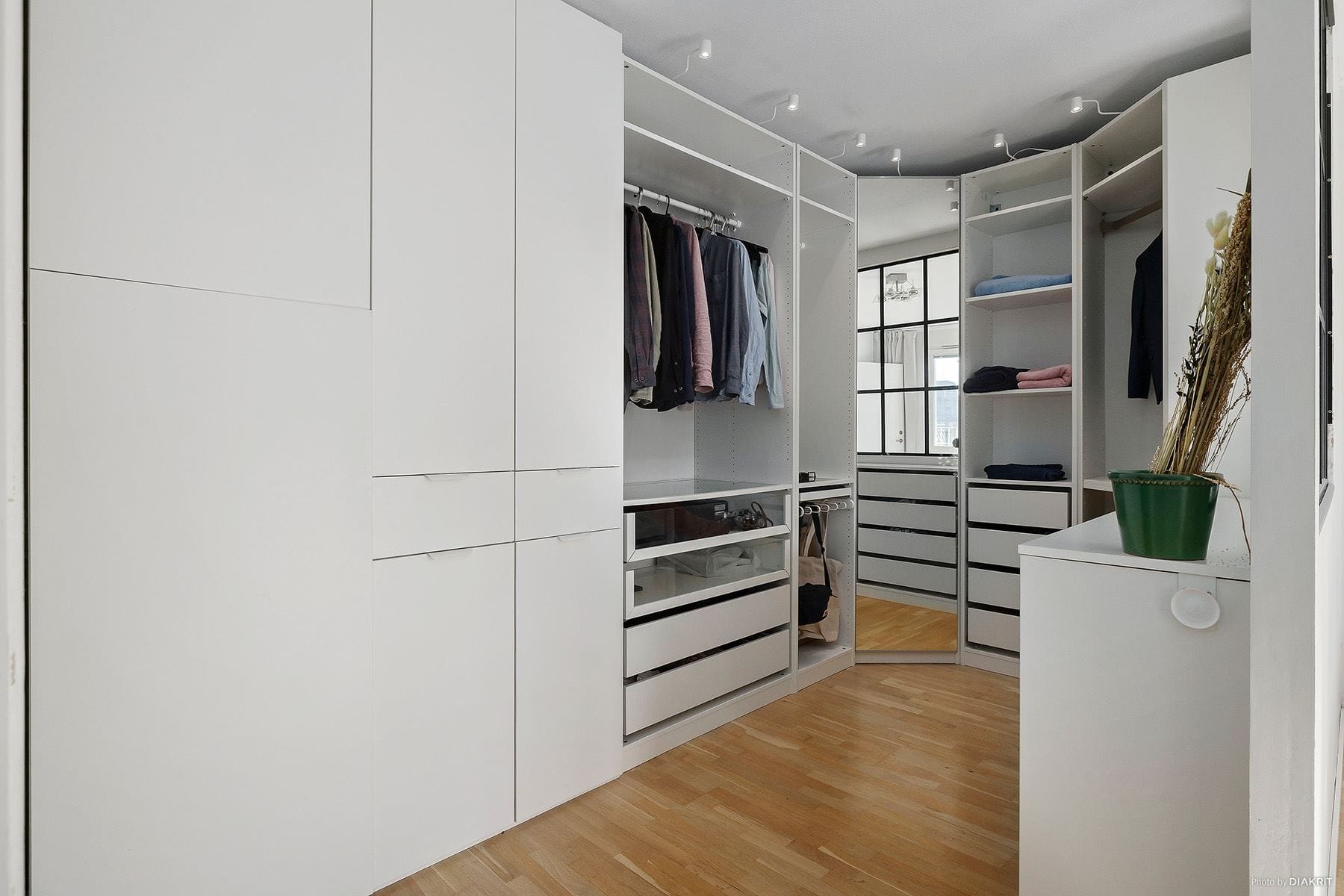 Walk in closet