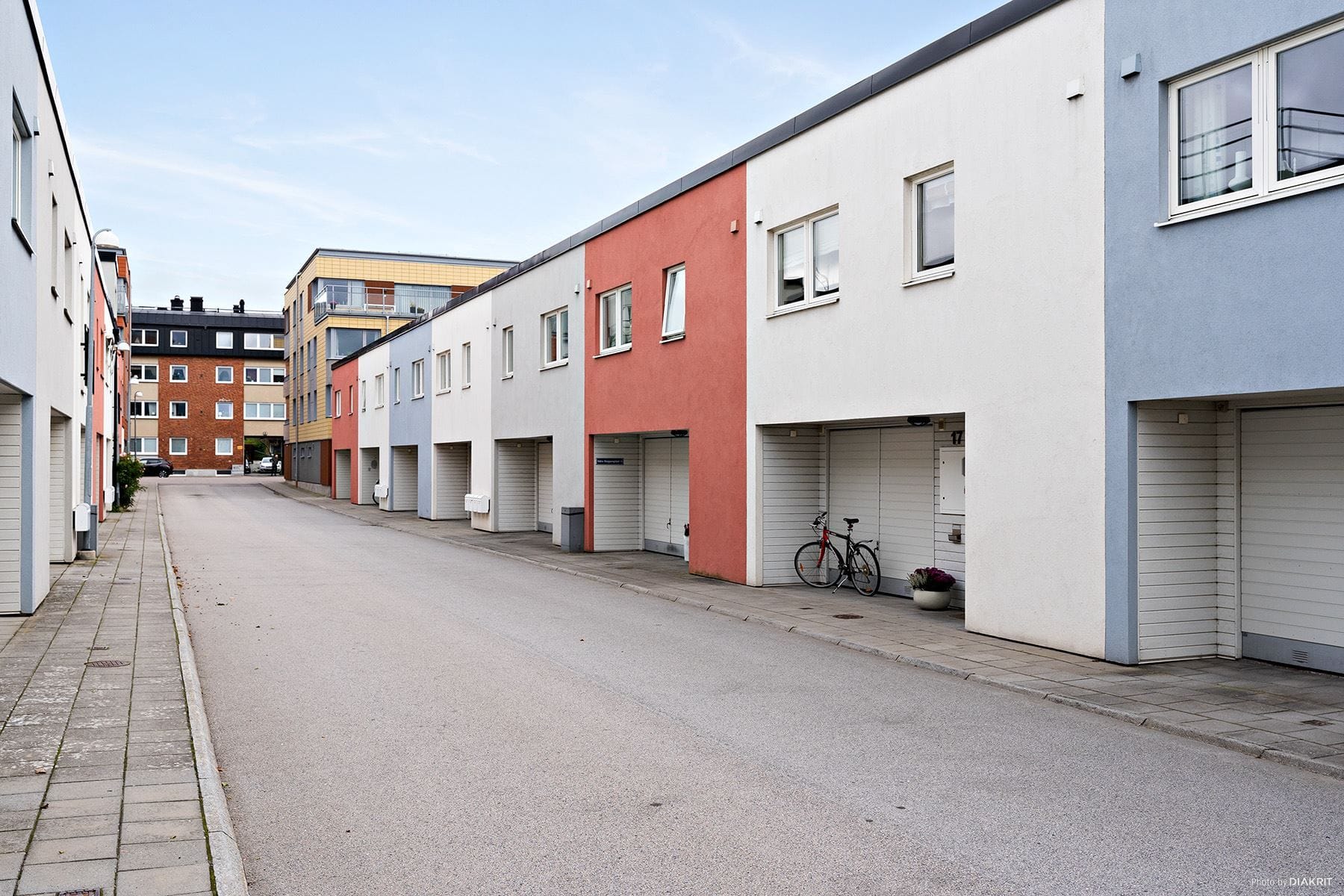 Fasad med garage