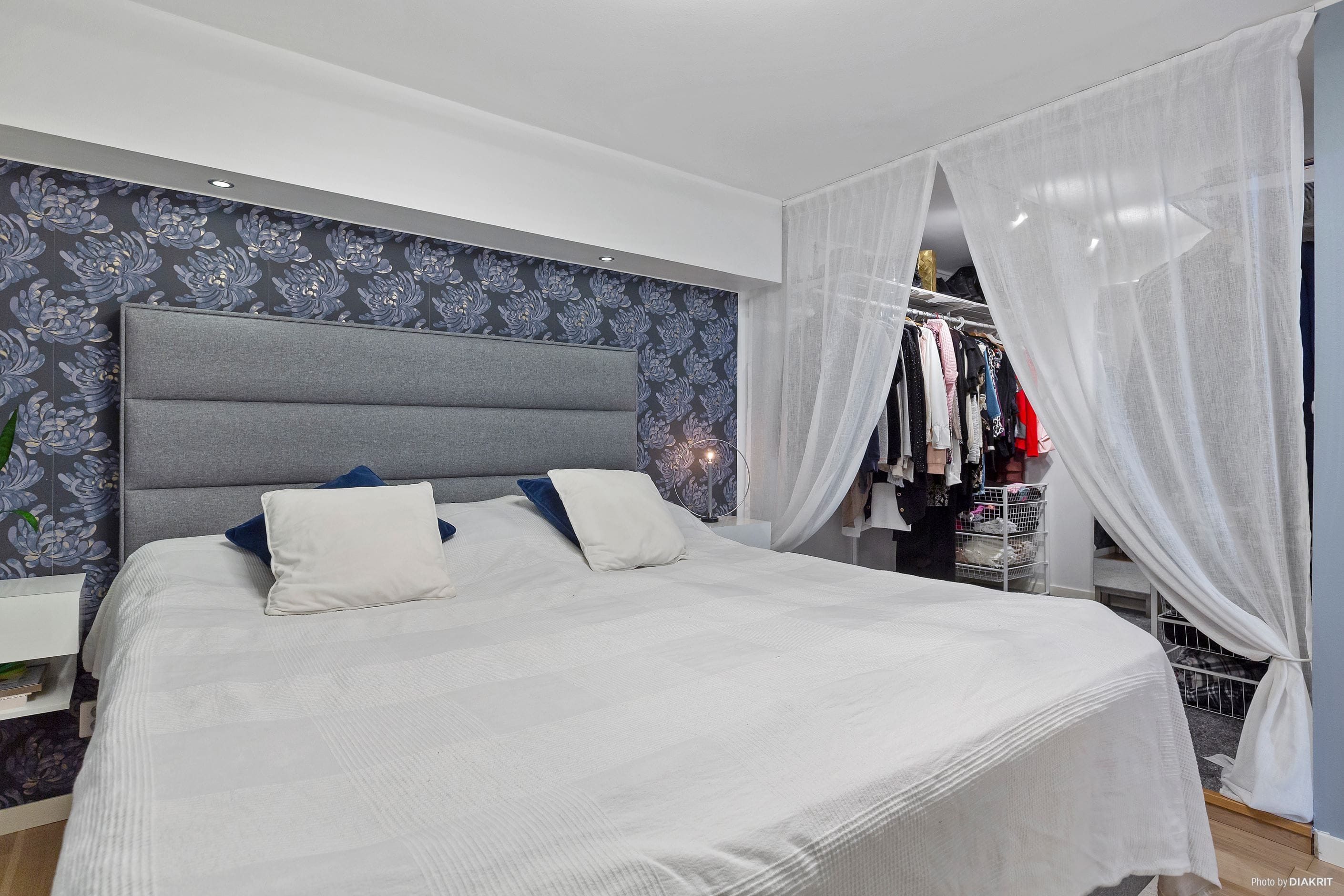 Sovrum 4 -  i souterrängplan med walk in closet
