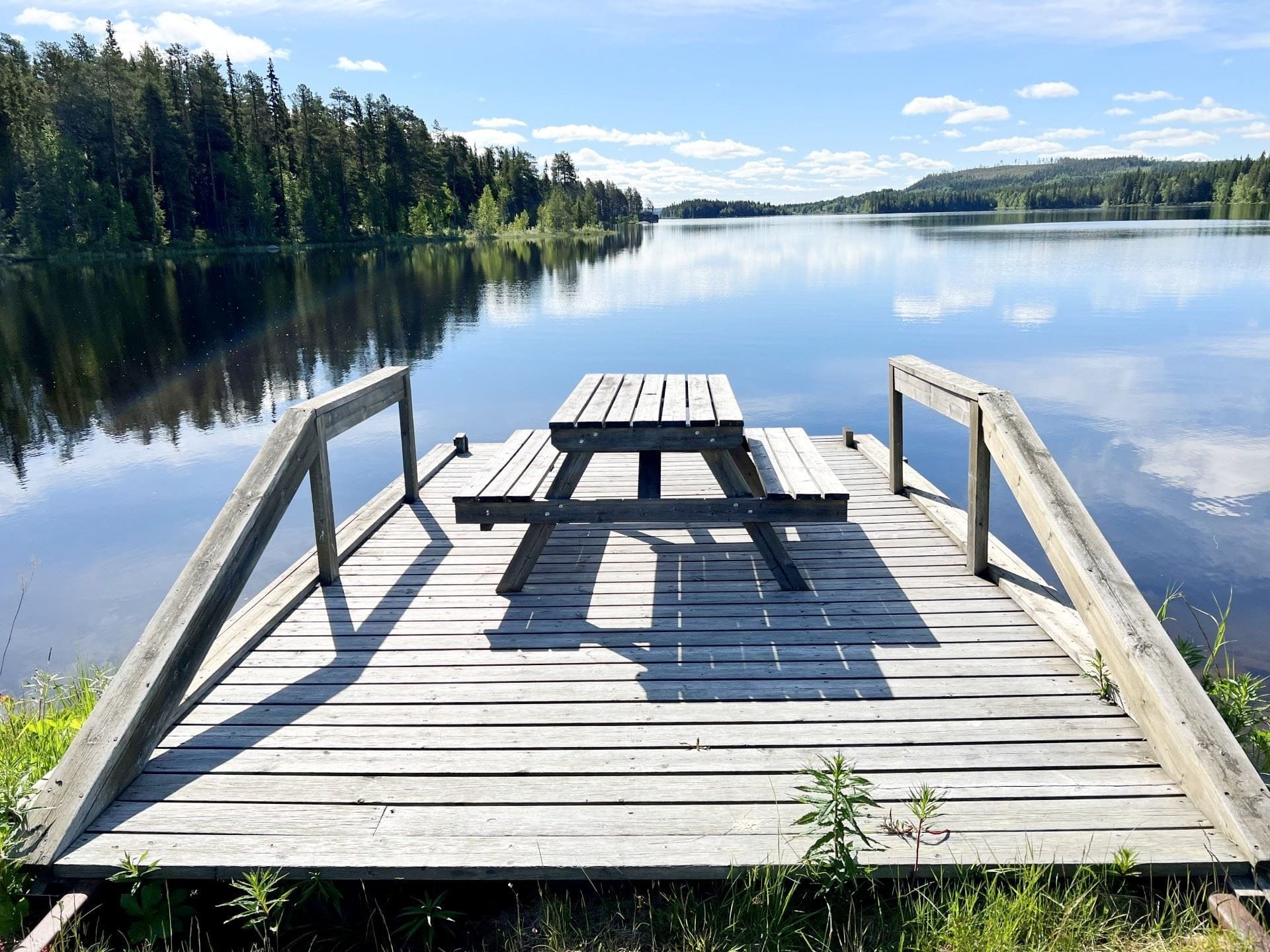Gemensam brygga nere vid sjön