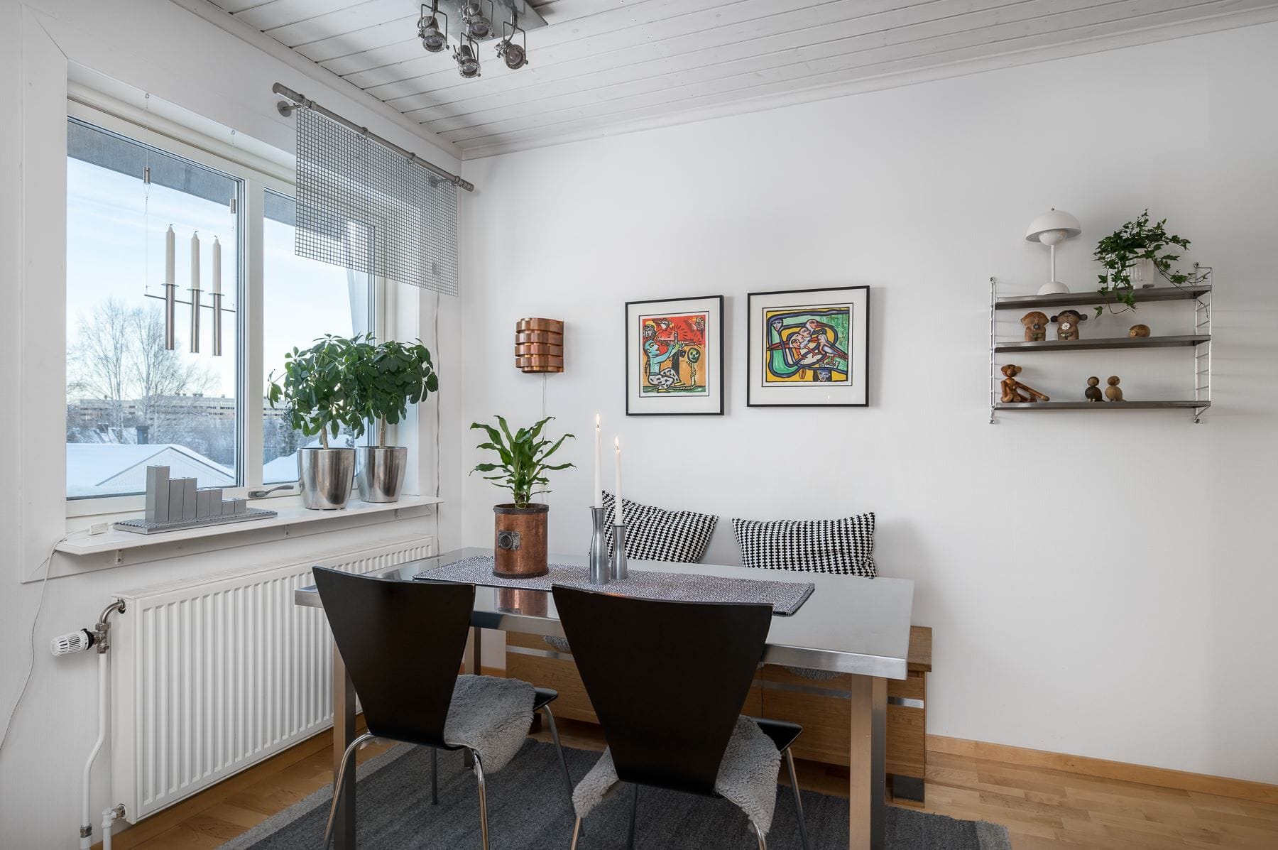 Fyra på övervåning