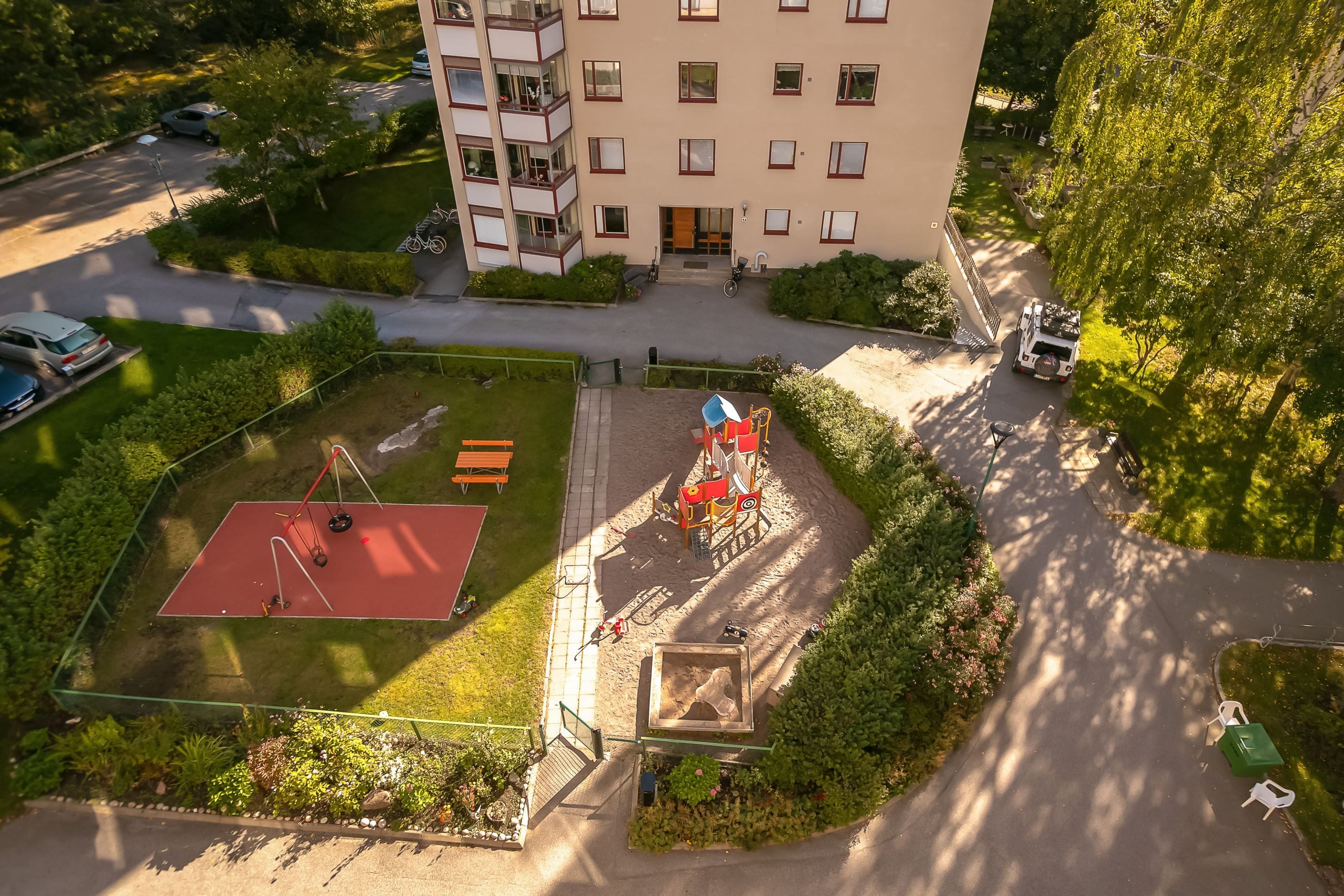 Utsikt över föreningens lekplats
