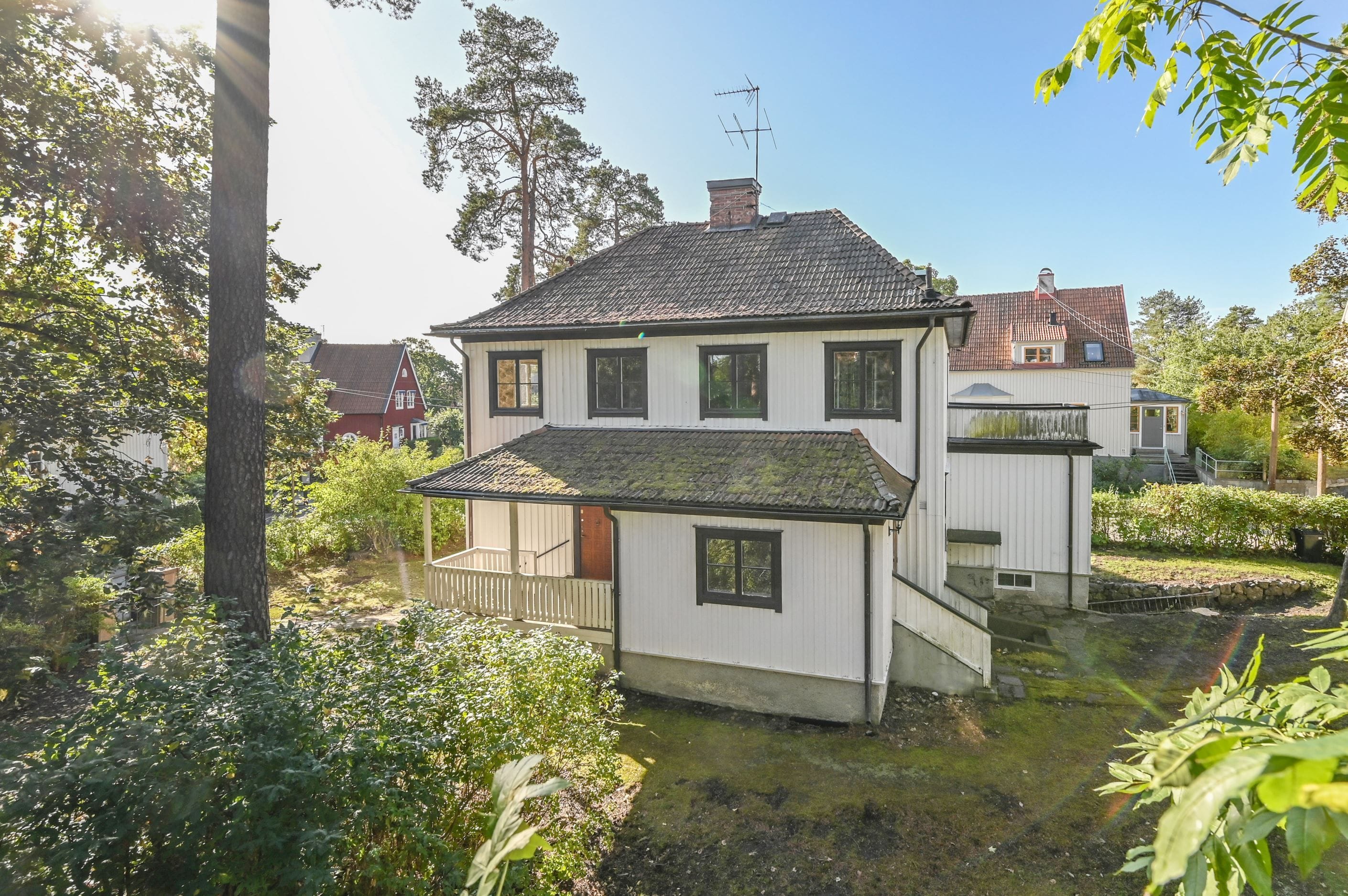 Ett unikt hus i mycket eftersökt läge - ett drömboende att renovera efter egen smak