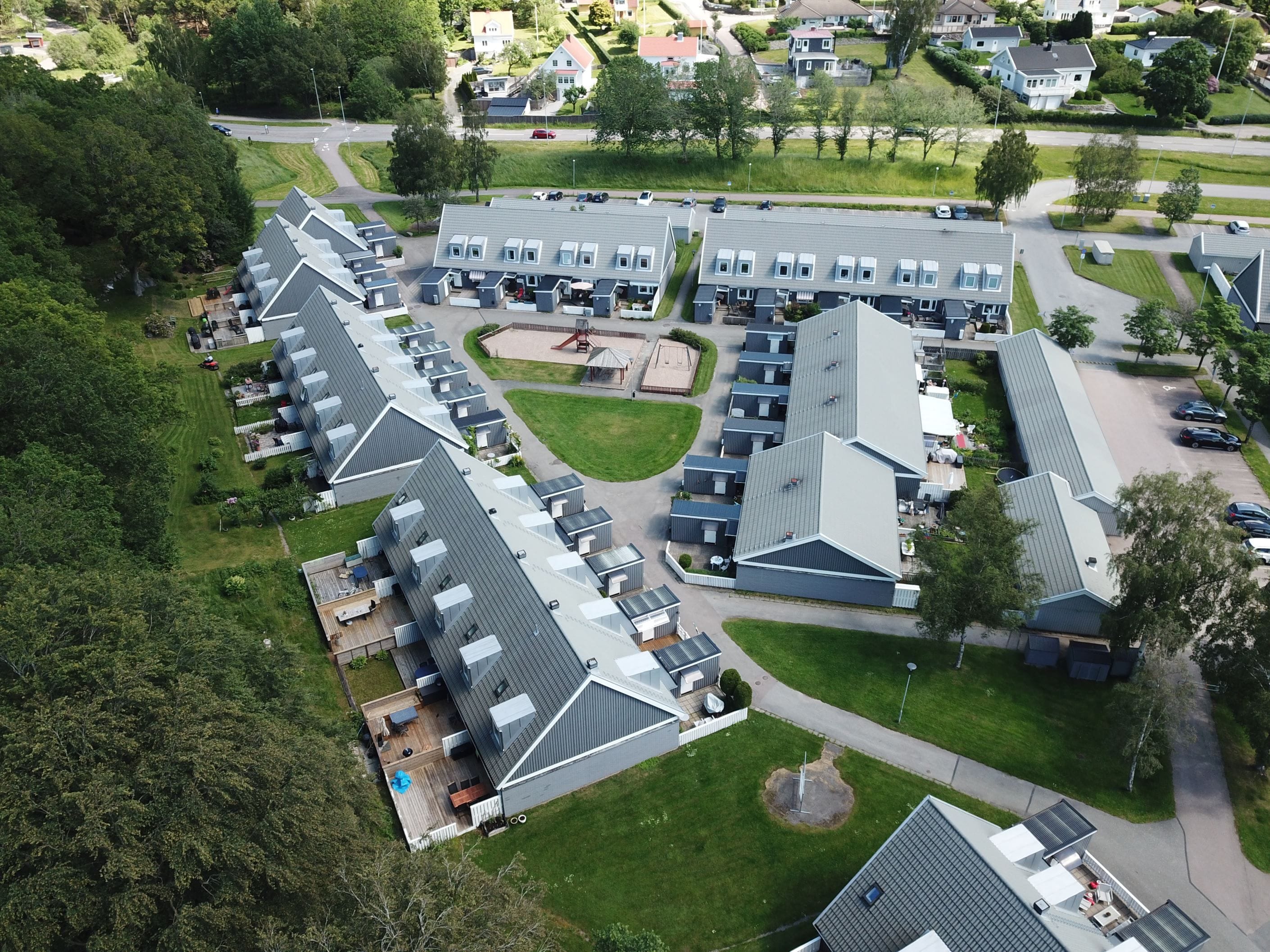 Brf Jordliden har hus i mycket bra skick.