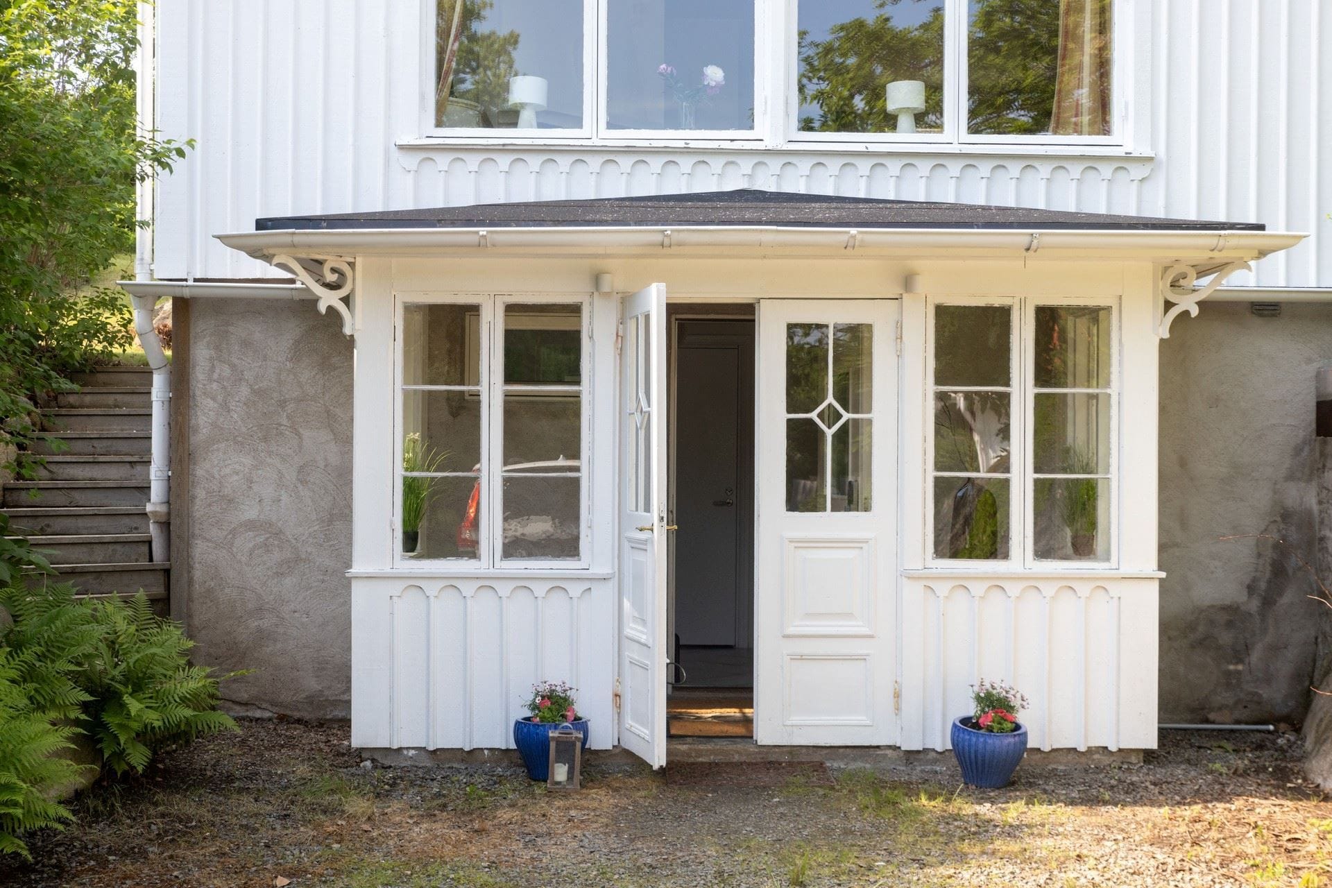 Punschveranda med snygga pardörrar