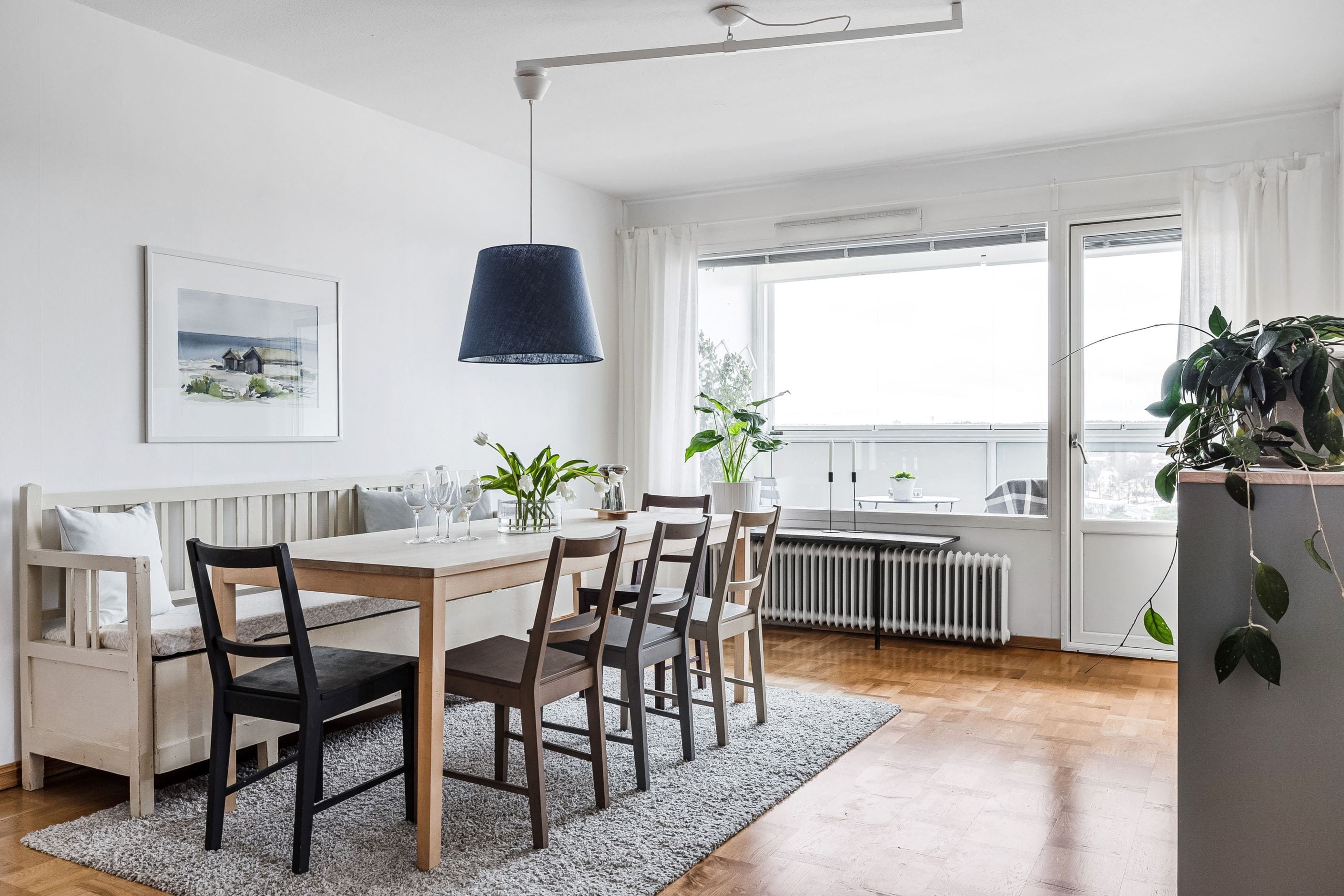 Vardagsrum med matplats