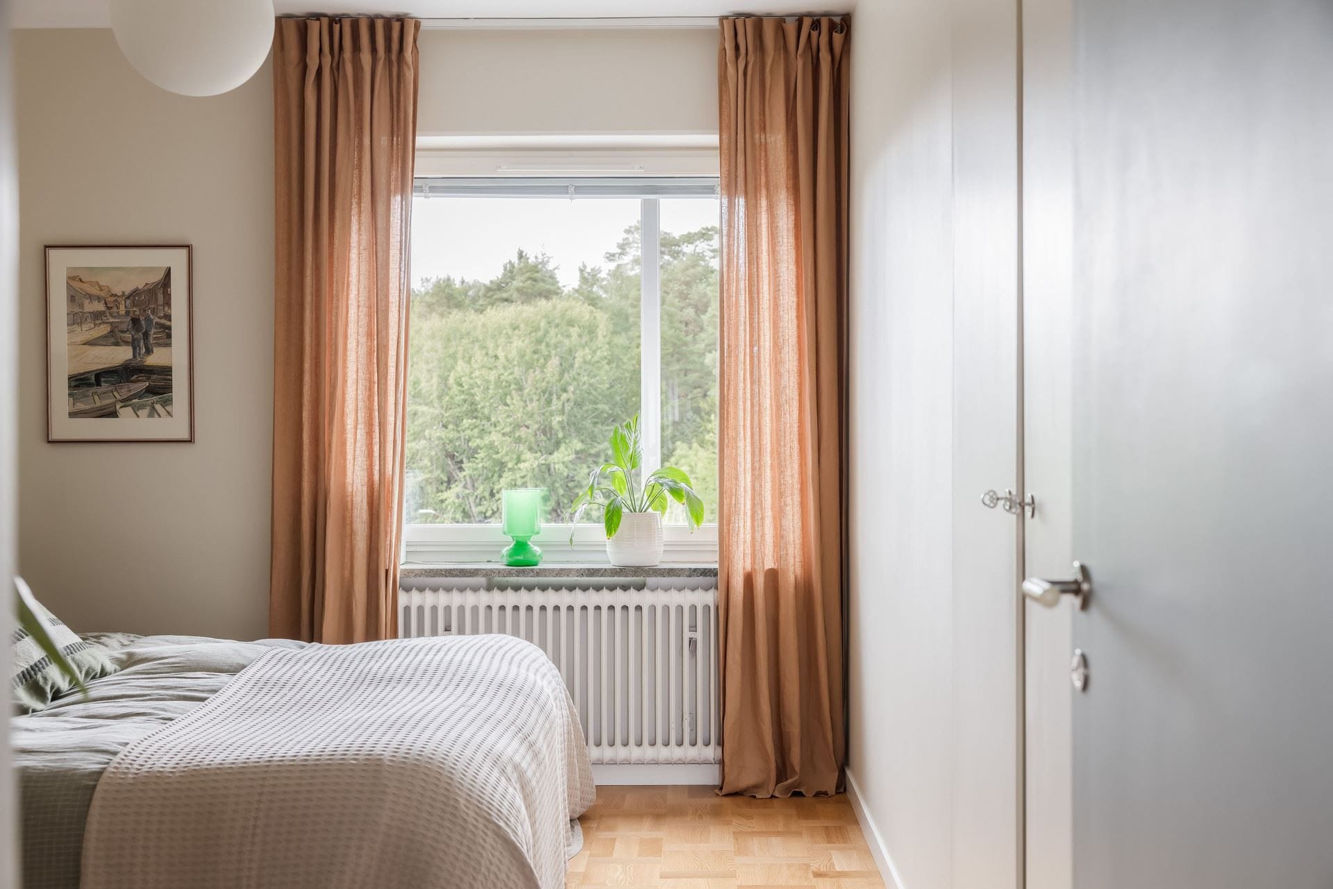 Sovrum med förvaring