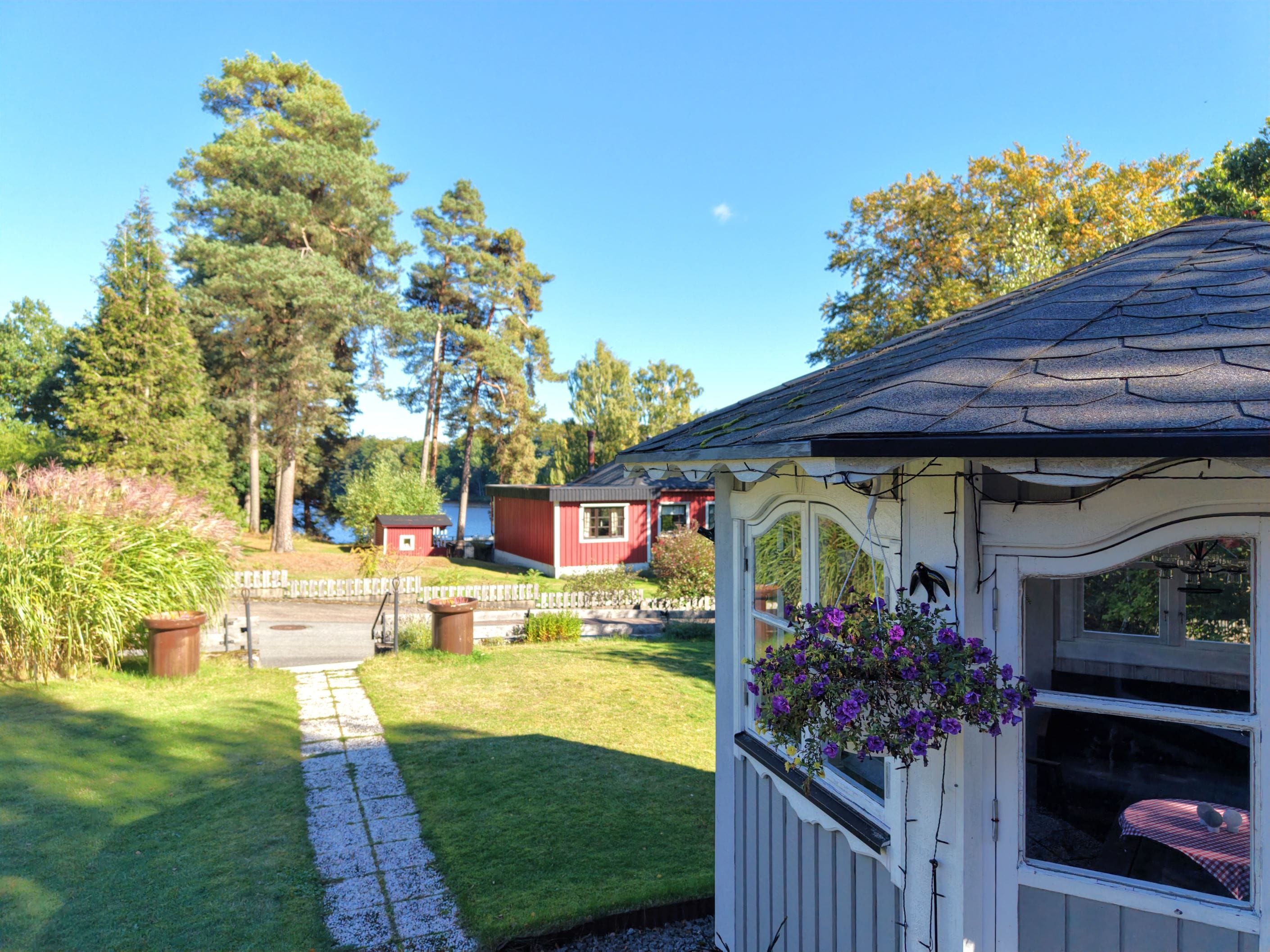 Sjöutsikt från tomten