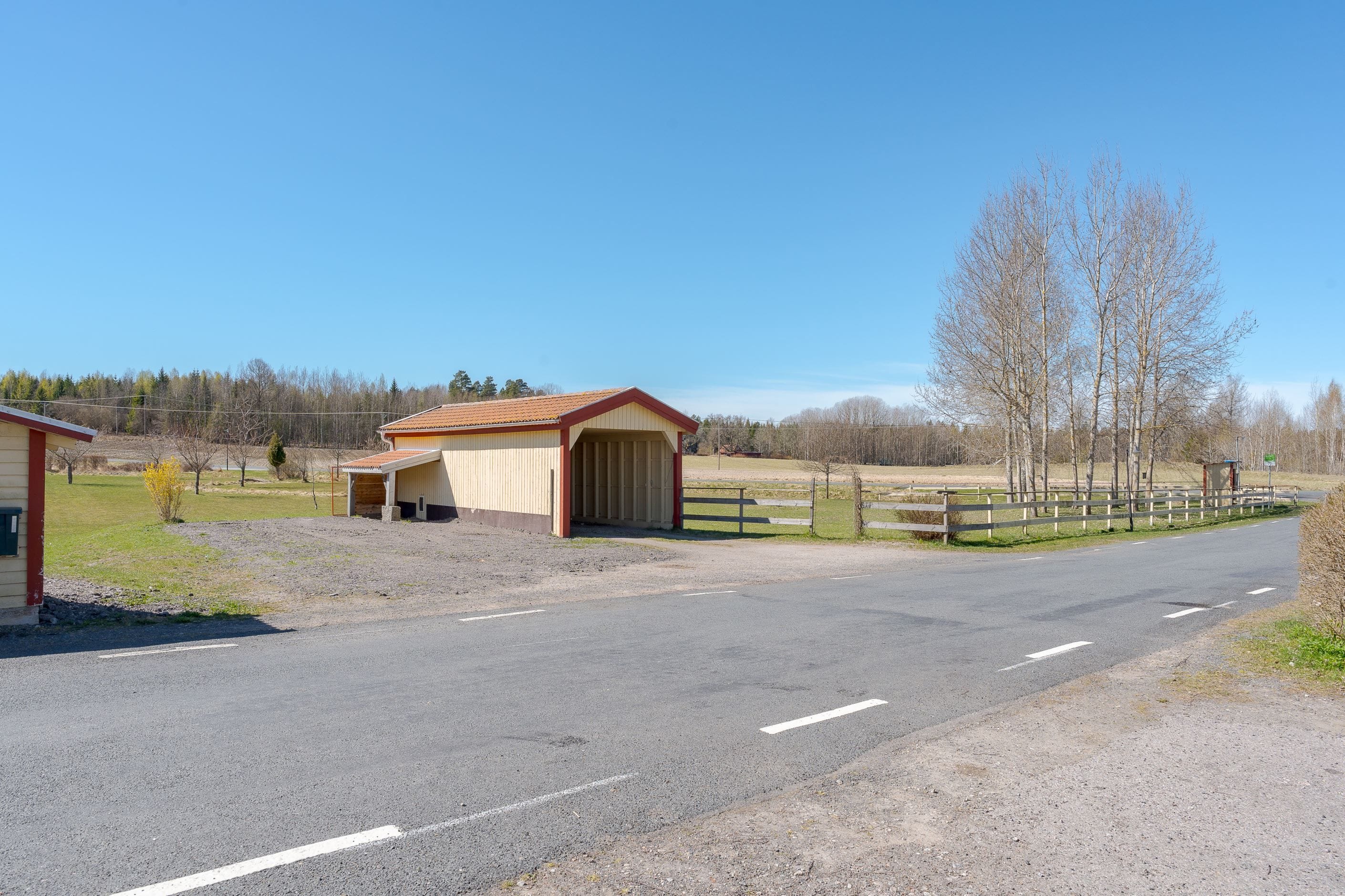 Carport med förråd
