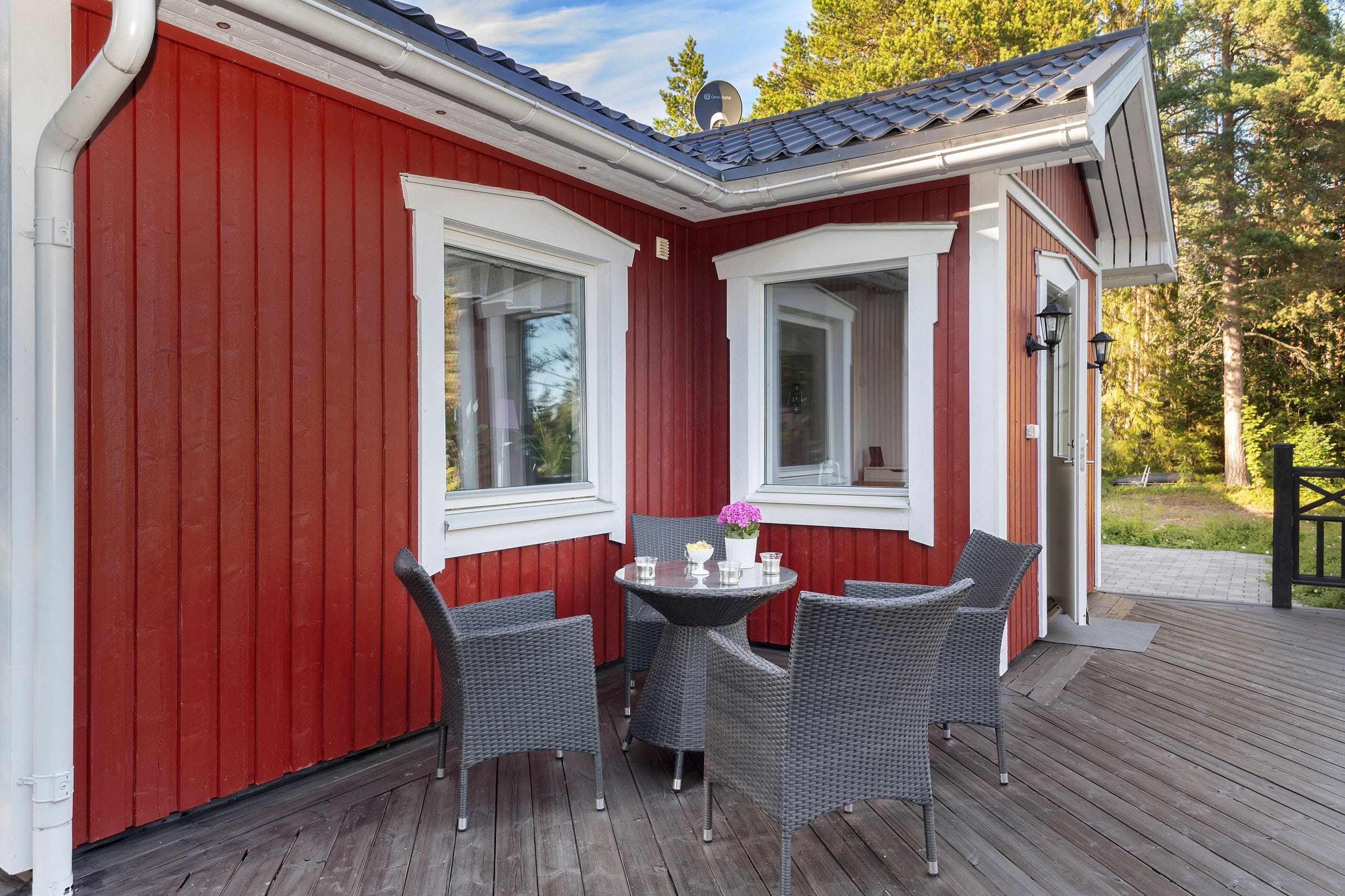 Uteplats med eftermiddagssol