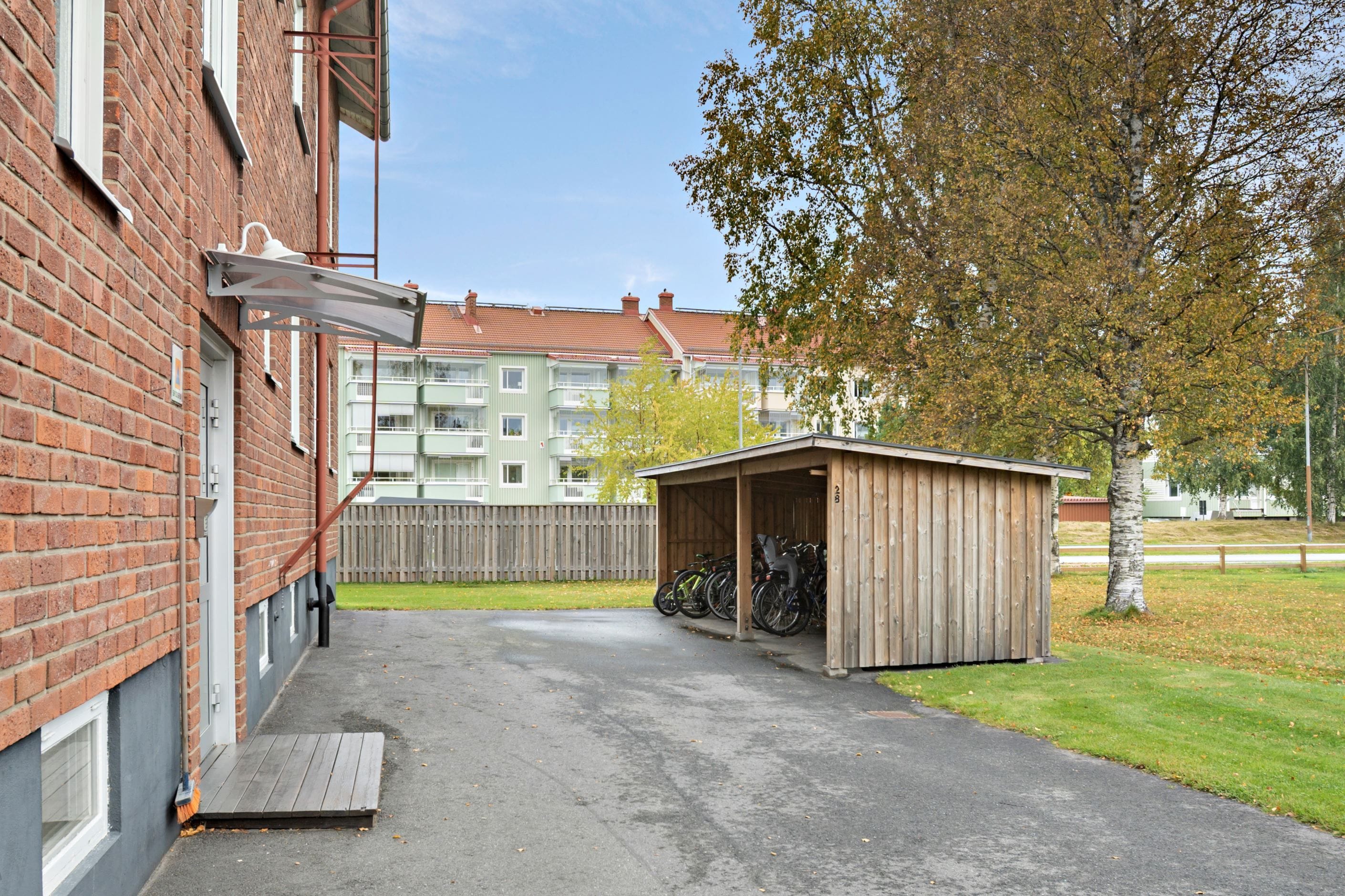 Entré och cykelförvaring