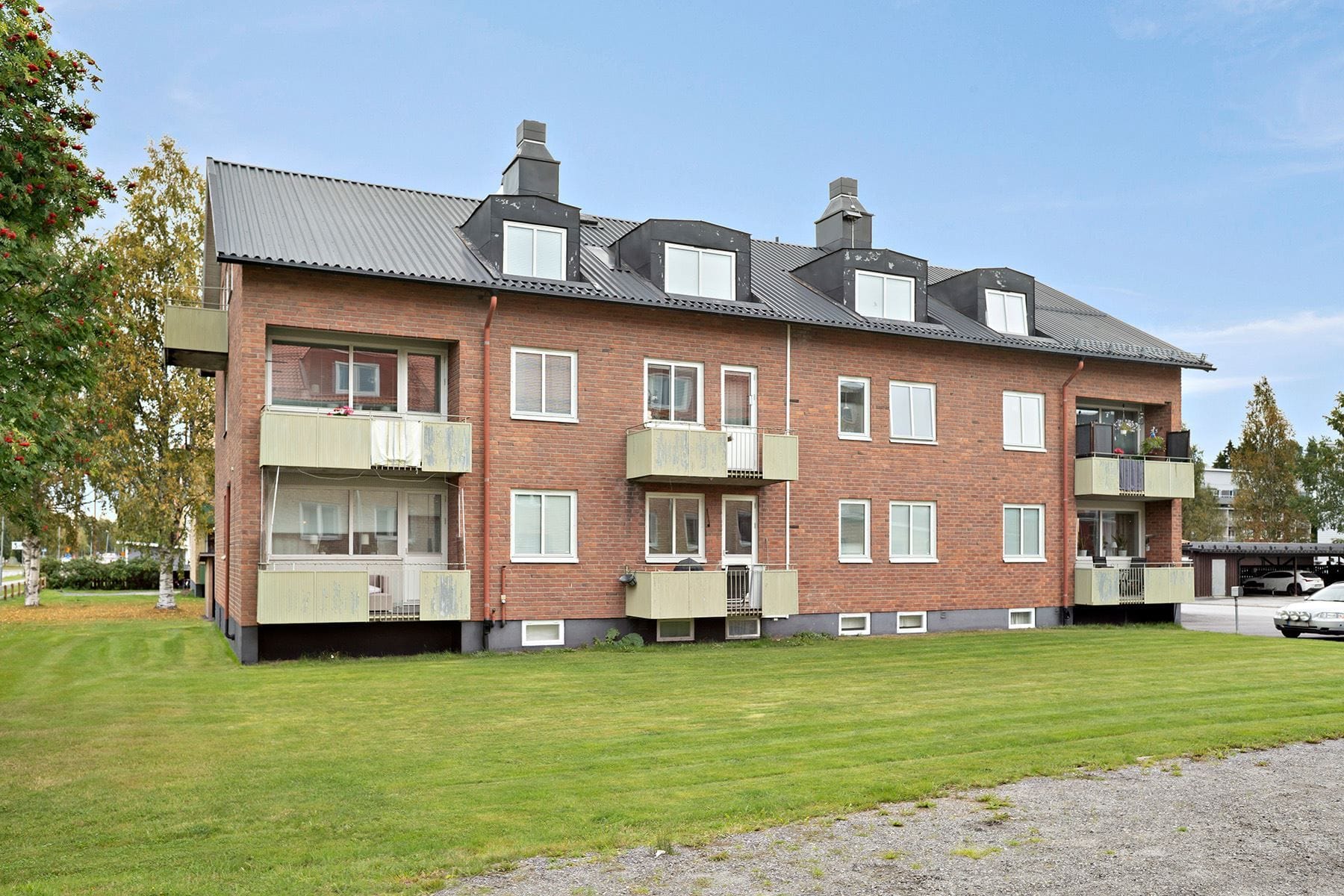 Frånsida med balkonger