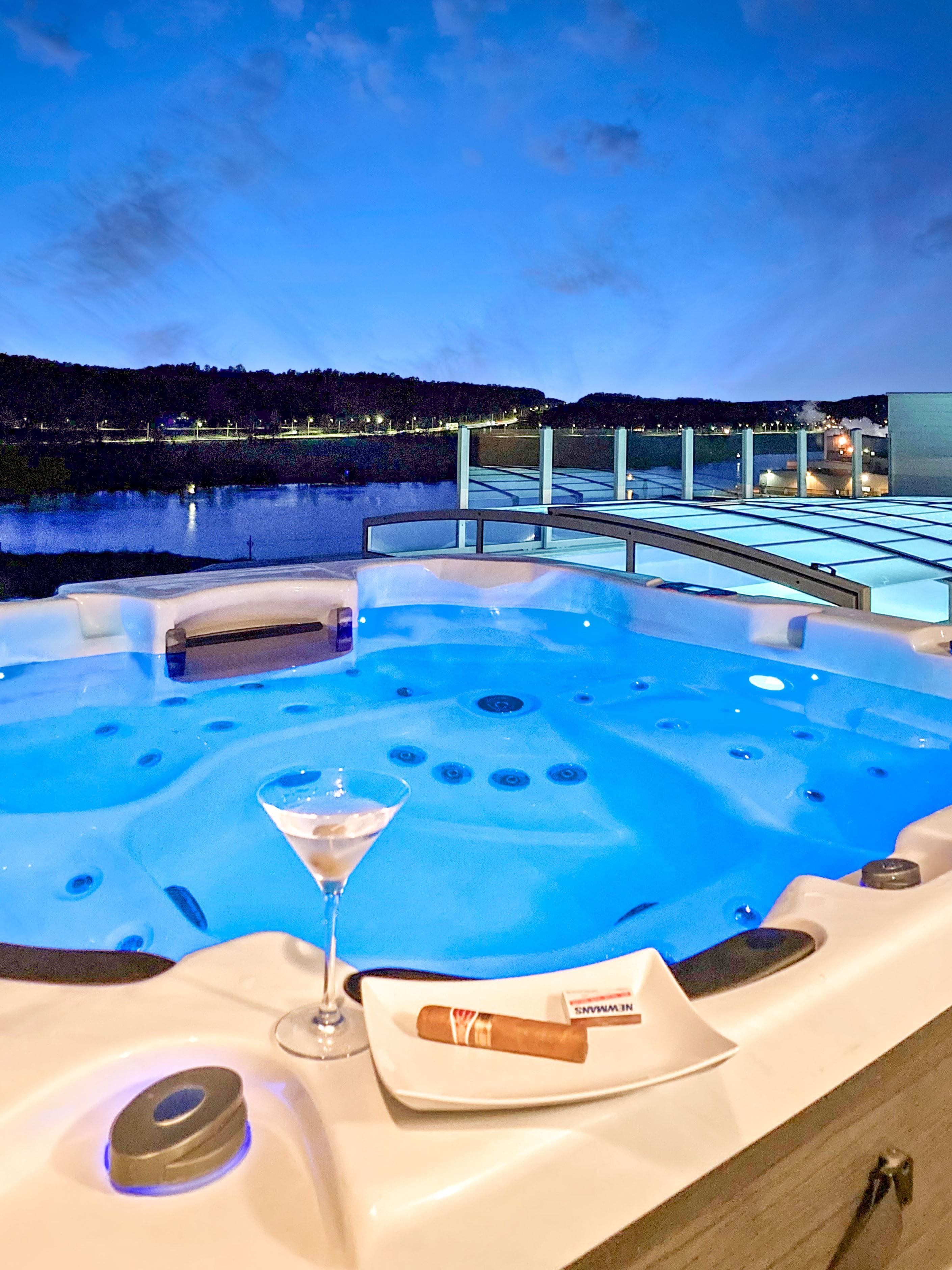 Spa-bad med plats för 7 personer.