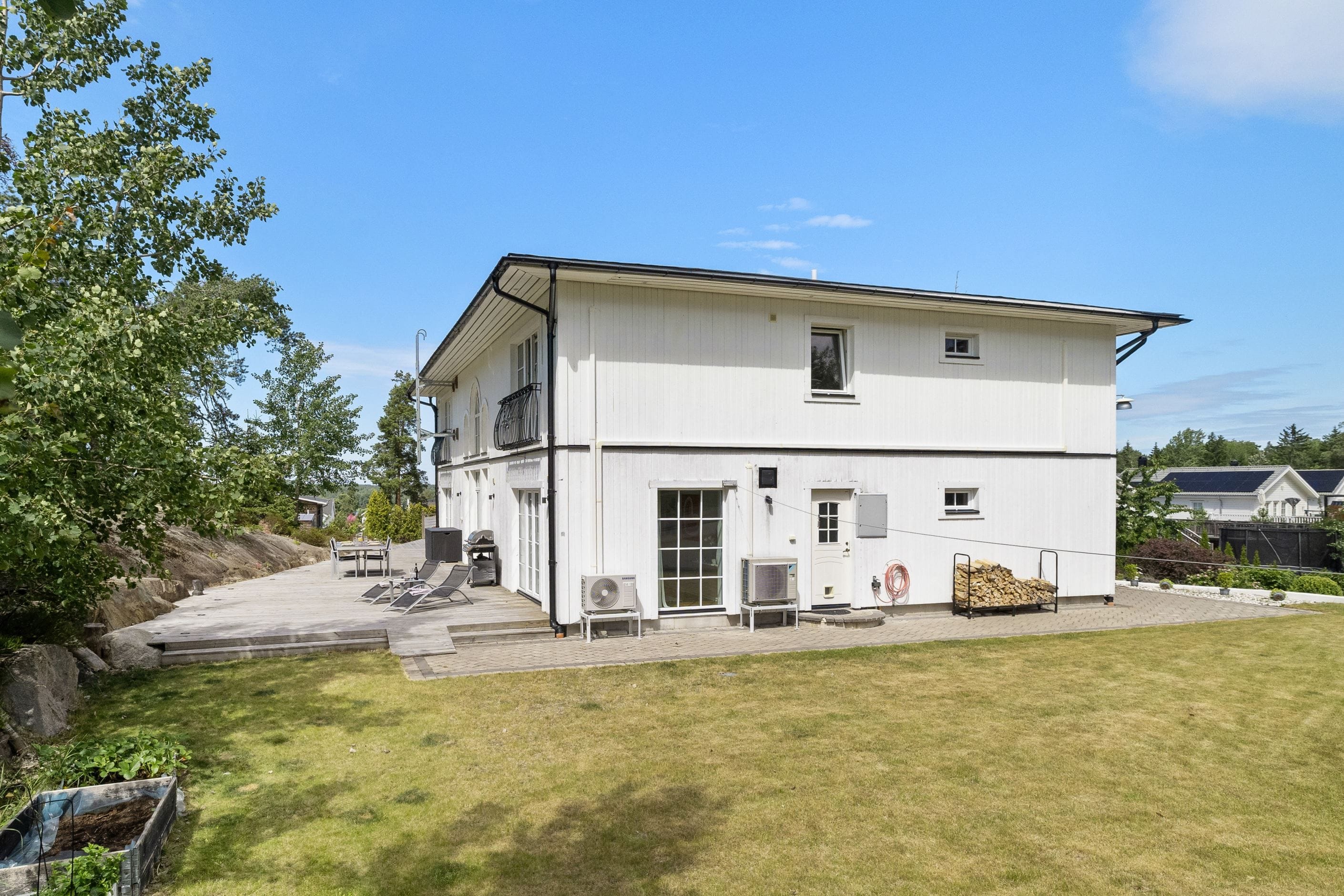 Baksida & östra gaveln