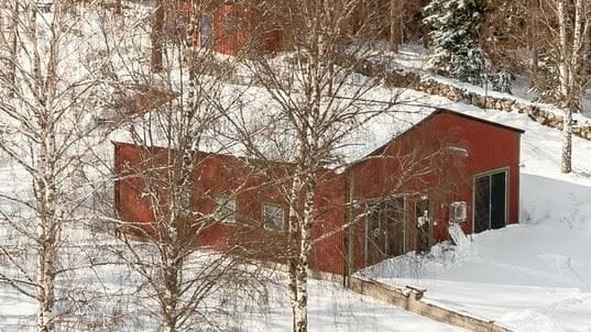 Stort garage med dubbla portar