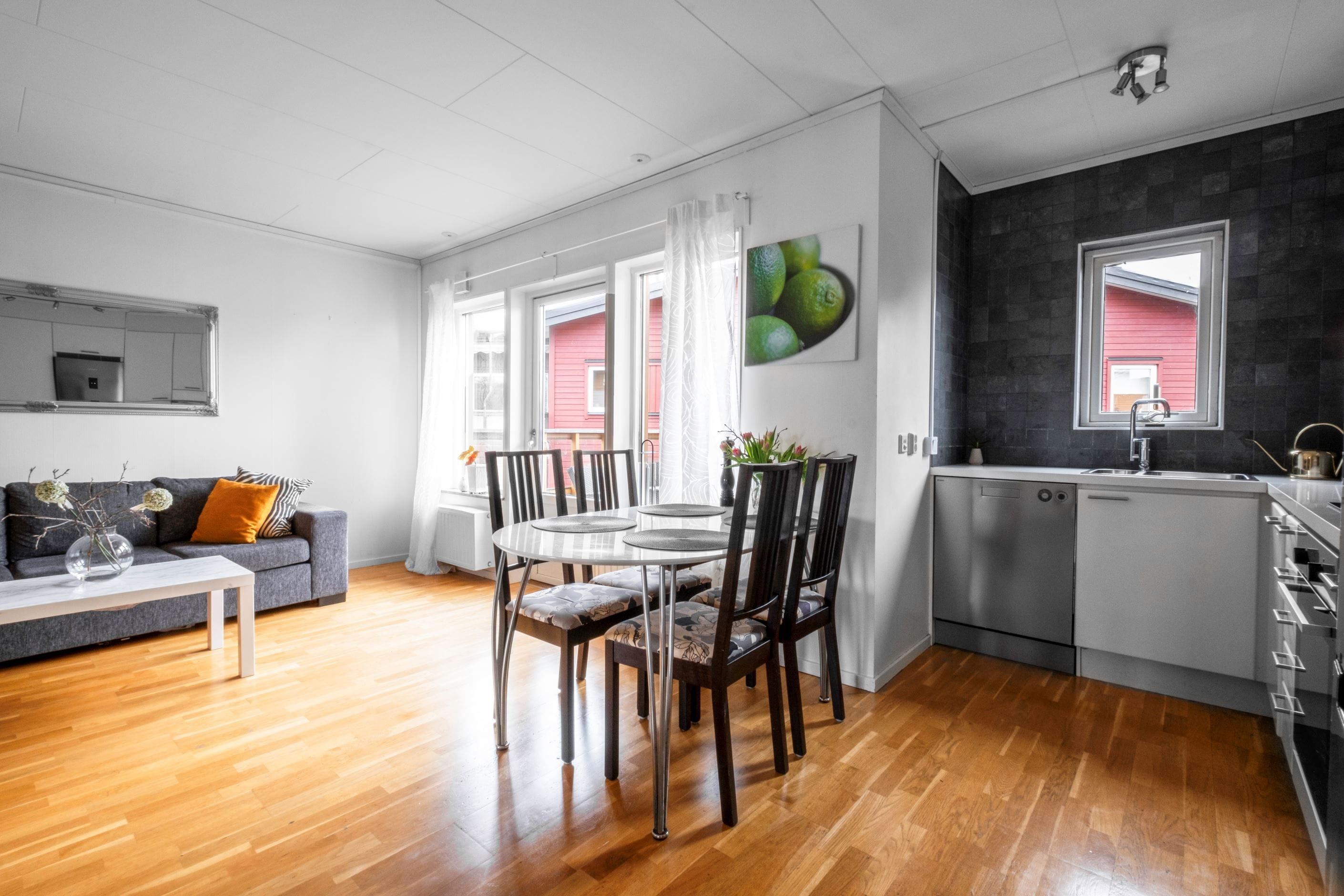 Öppen planlösning kök och vardagsrum