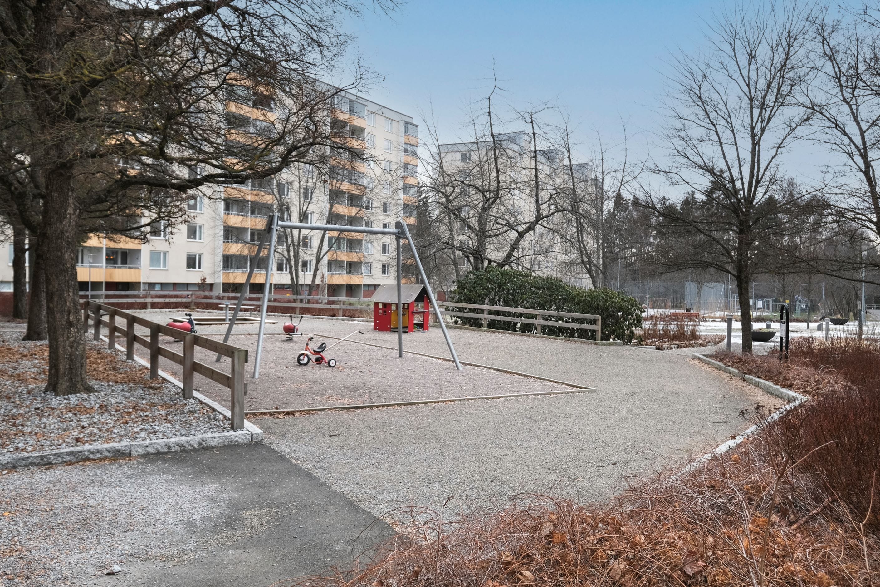 En av lekparkerna på gården