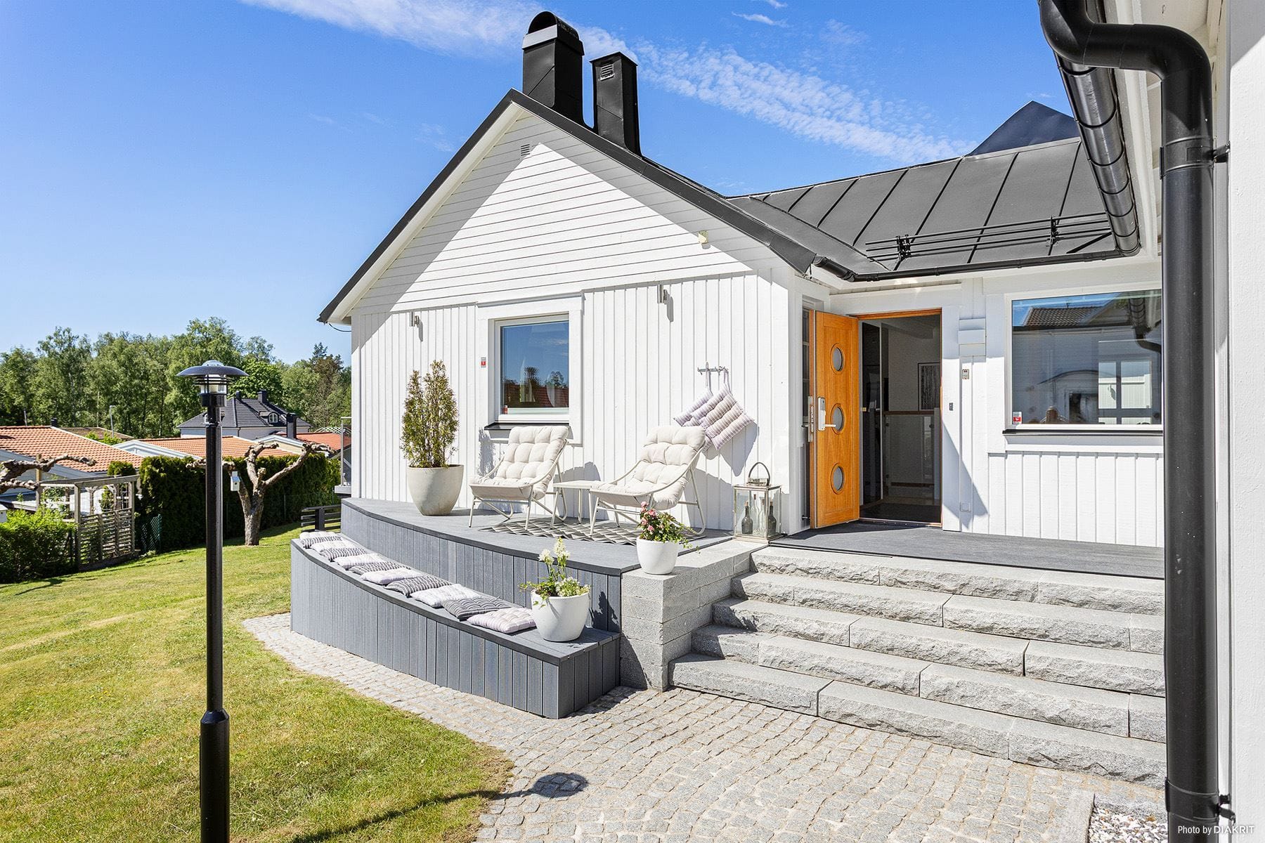 Uteplats vid husets entré