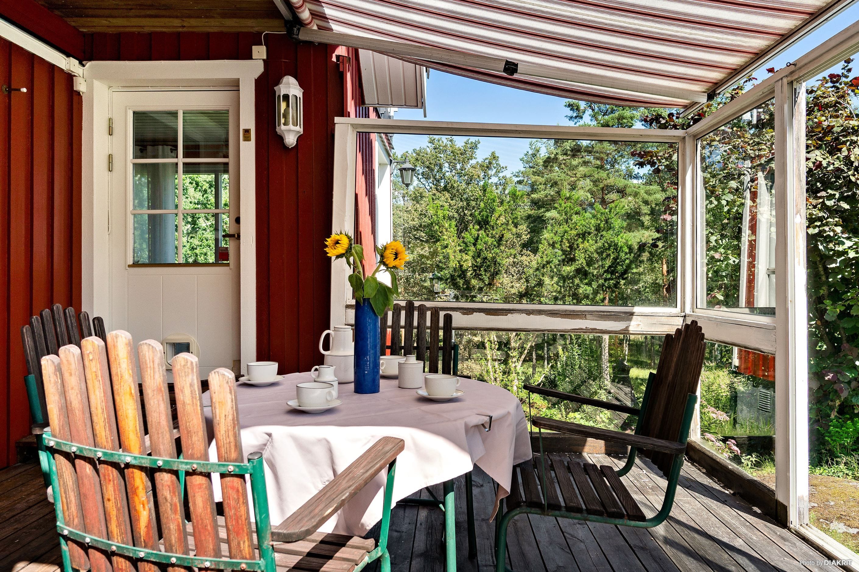 Uteplats med sjöutsikt