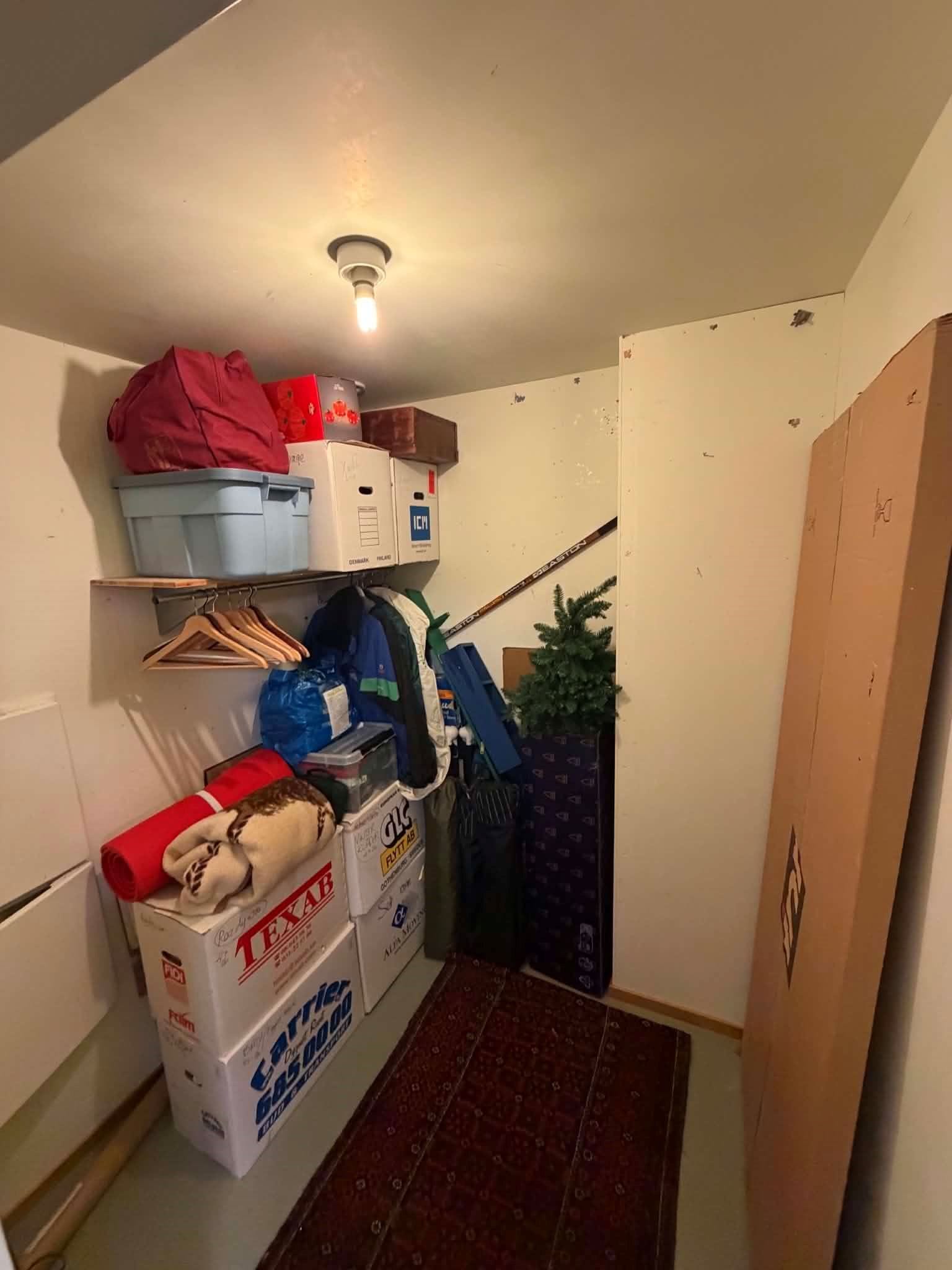 Säljarens bild, förråd
