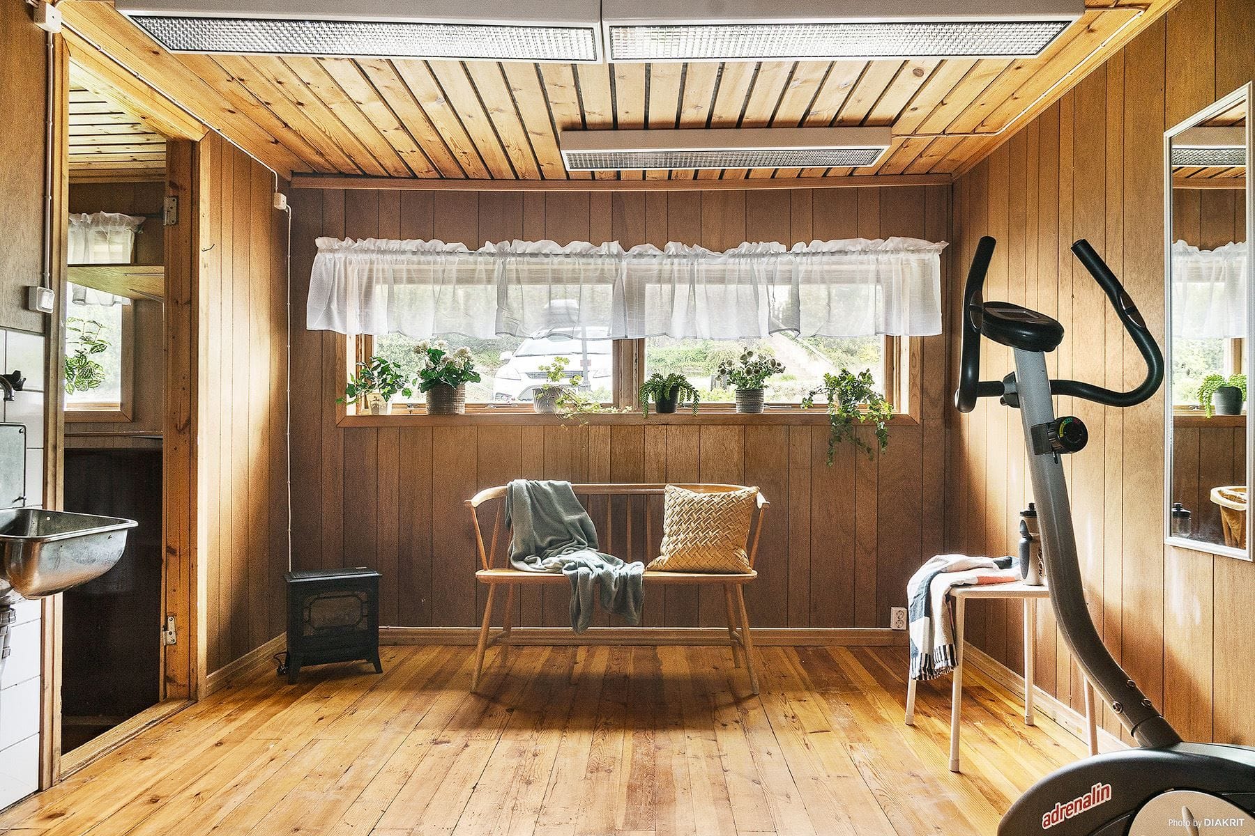 Garage, ombyggt till rum/verkstad eller möjligt gym
