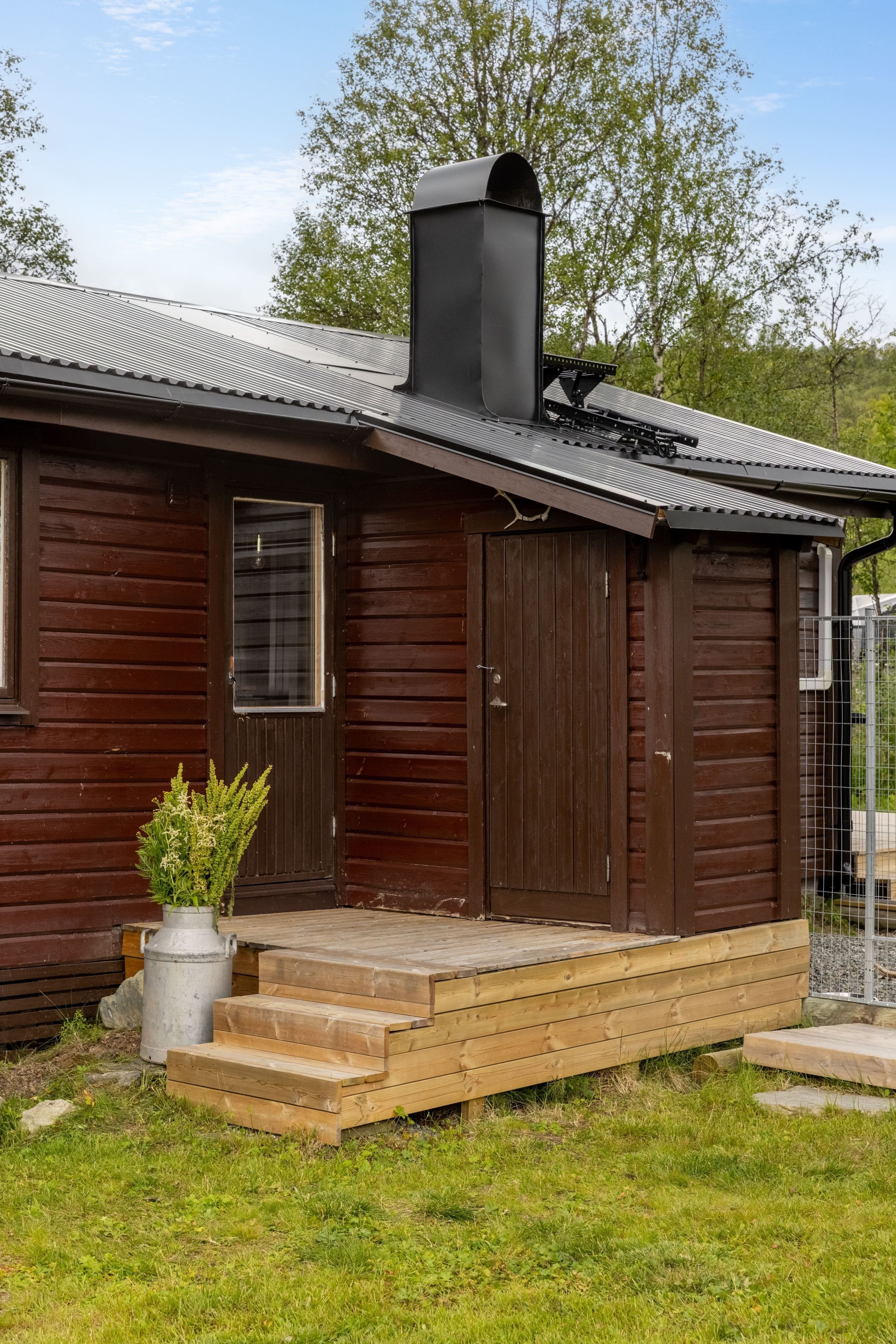 Förråd på baksidan av huset
