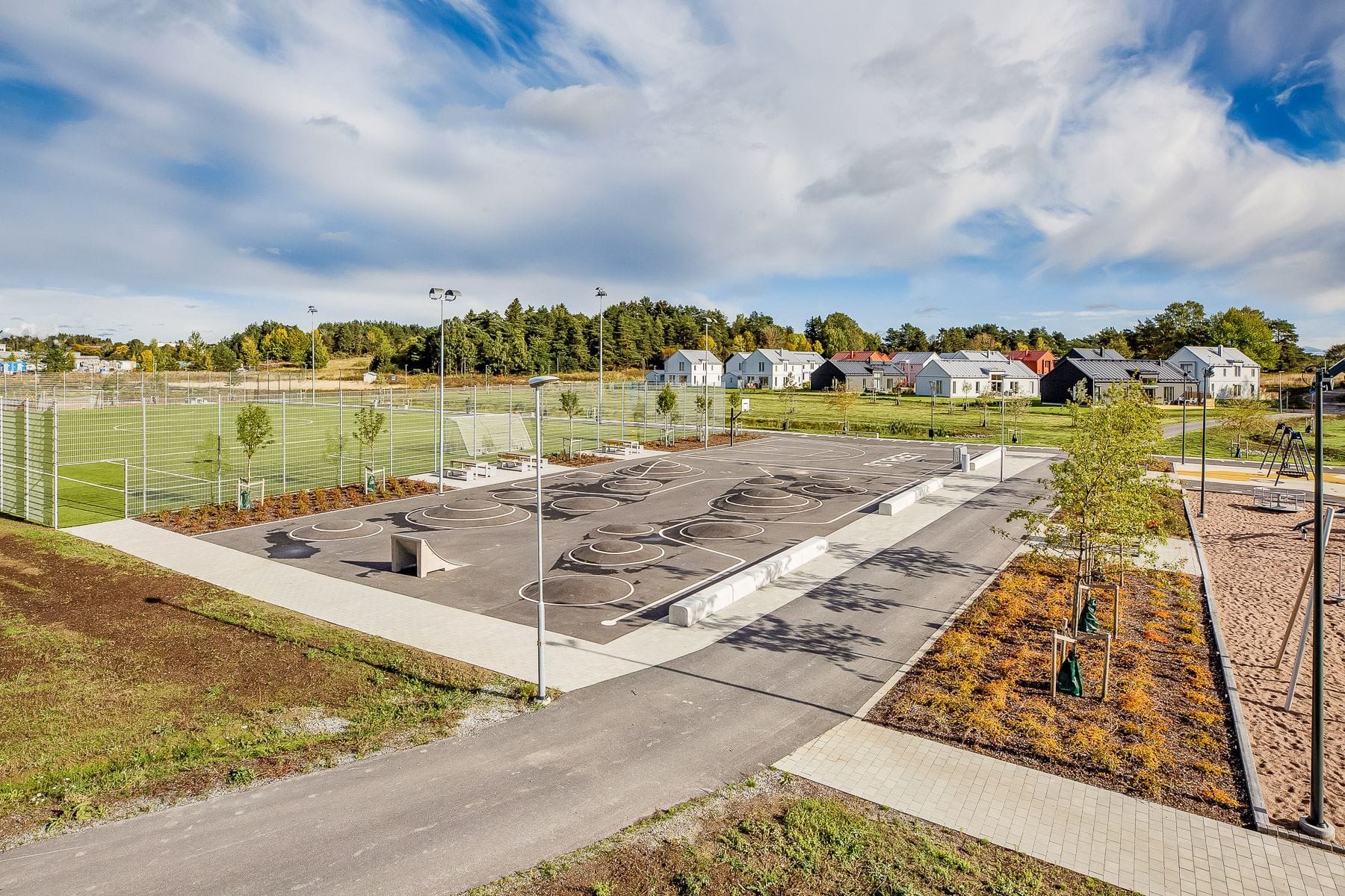 Klockarebovägen 46 (018170015) - Lekplats och fotbollsplan