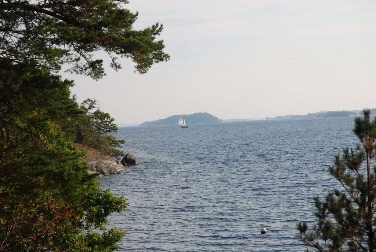 Havsutsikten vid båtplatser och bastu vid Grönskan
