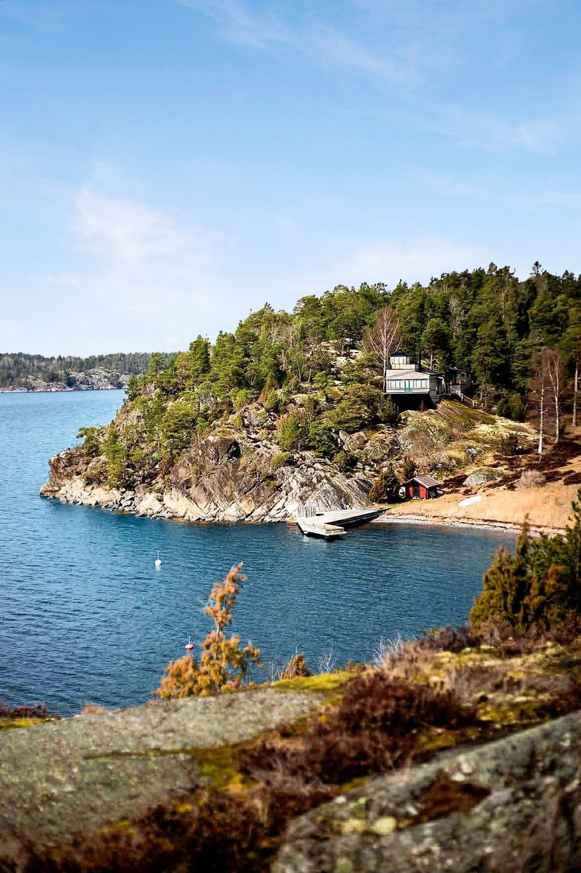 Badplats i området. Vedhamnsbryggan. Säljarens bild