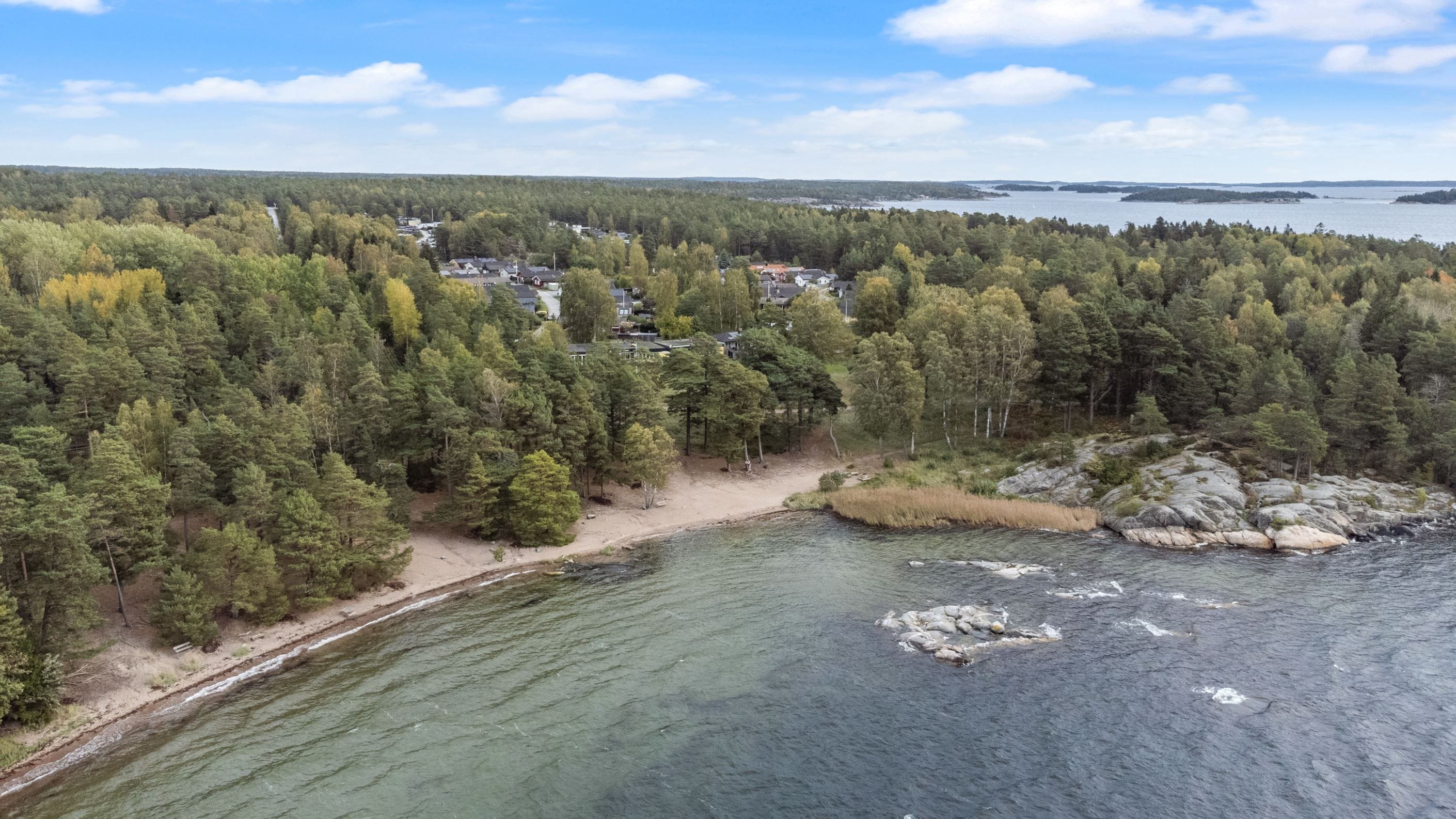 Viken med stranden nedanför