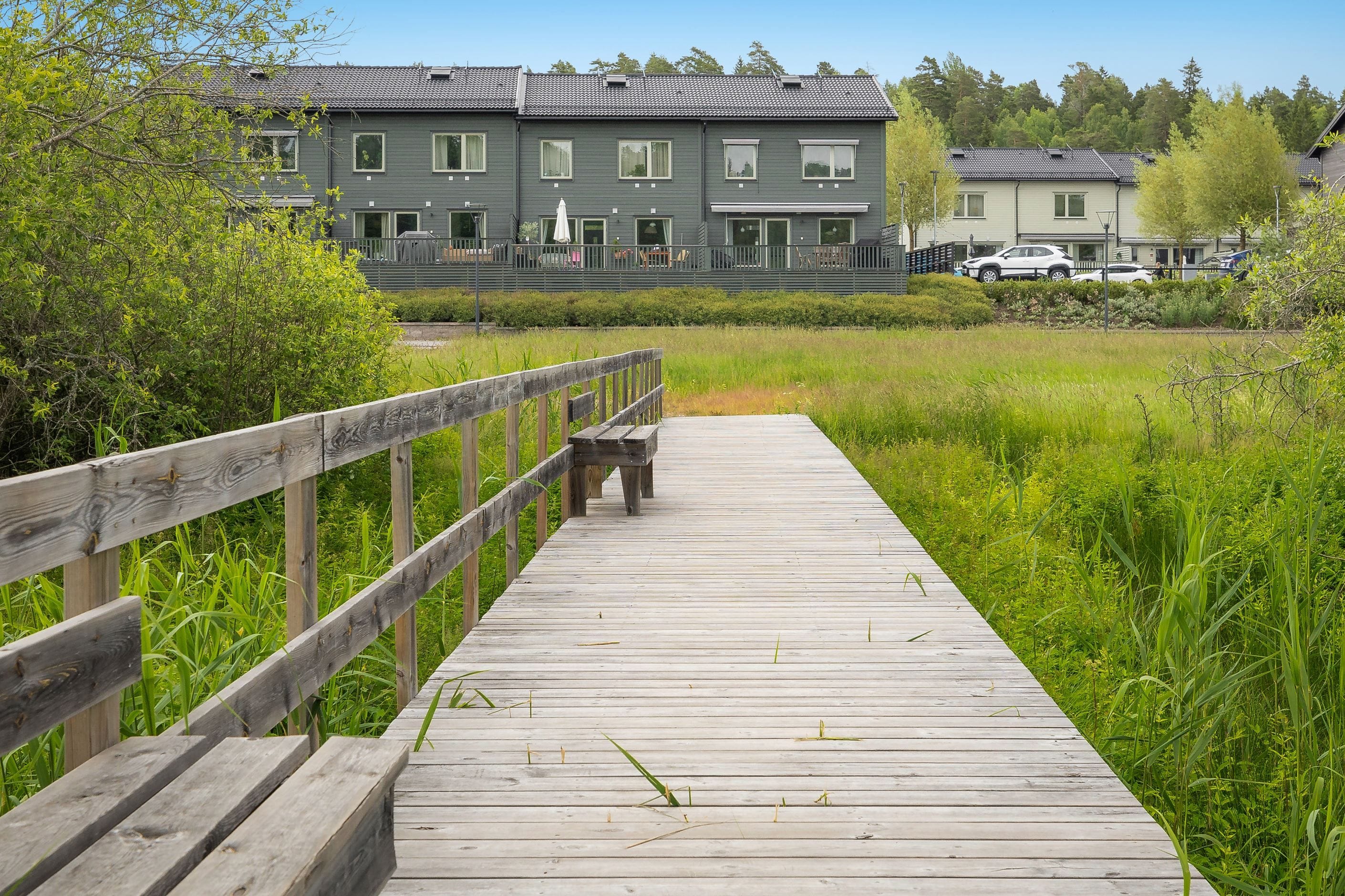 Gavelradhus precis intill brygga i Täljöviken