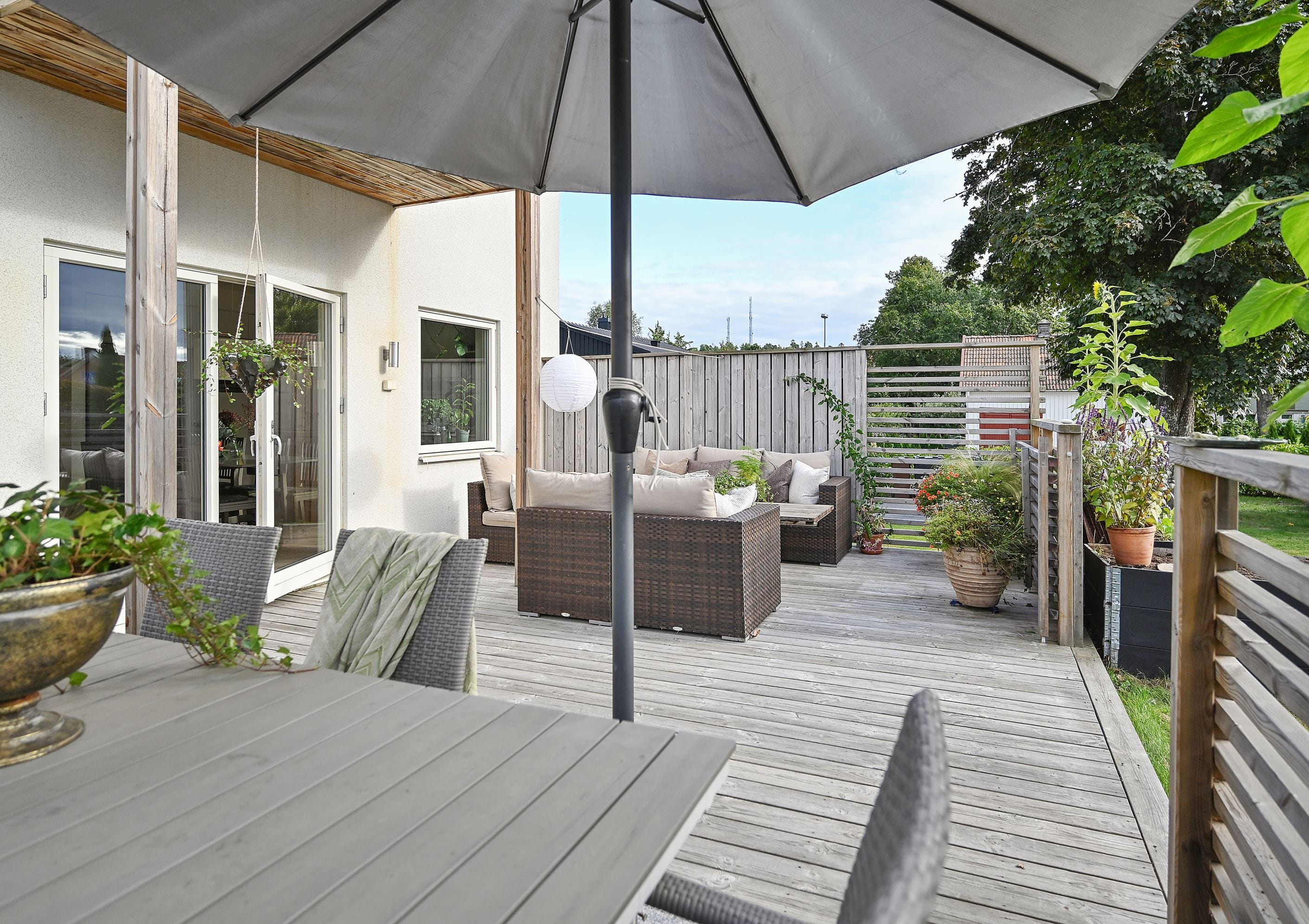 Plats för både loungegrupp och matplats