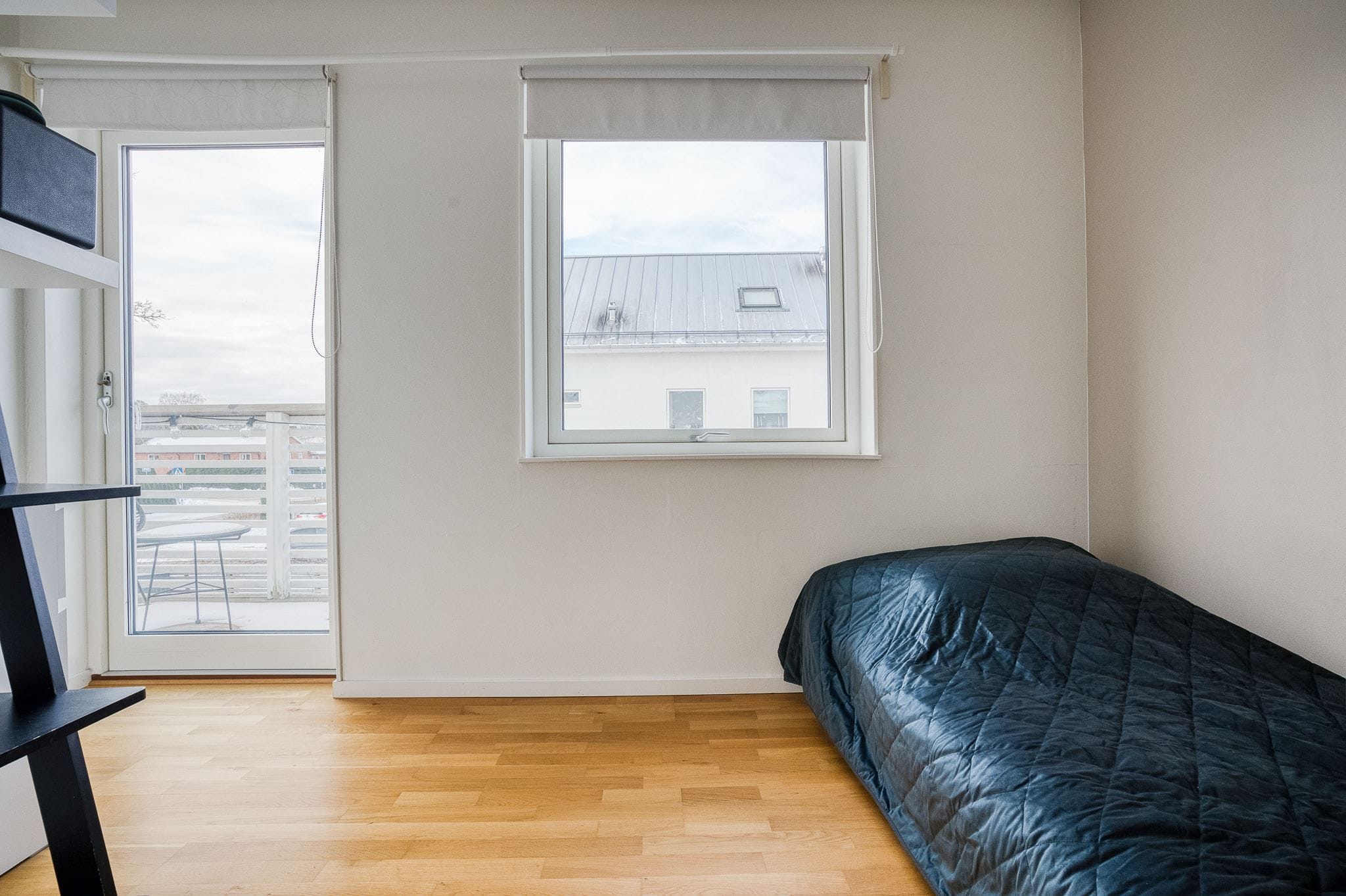 Sovrum, även detta med utgång till balkongen