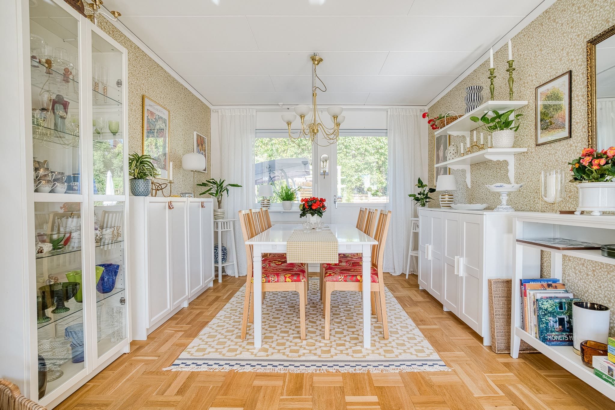 Matplats i anslutning till vardagsrummet