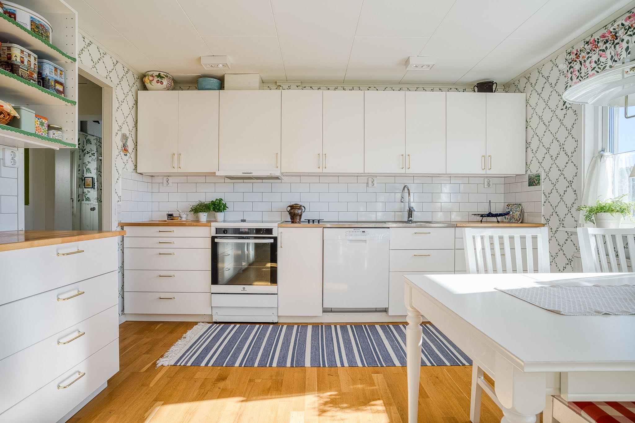 Gott om arbetsyta för matlagning