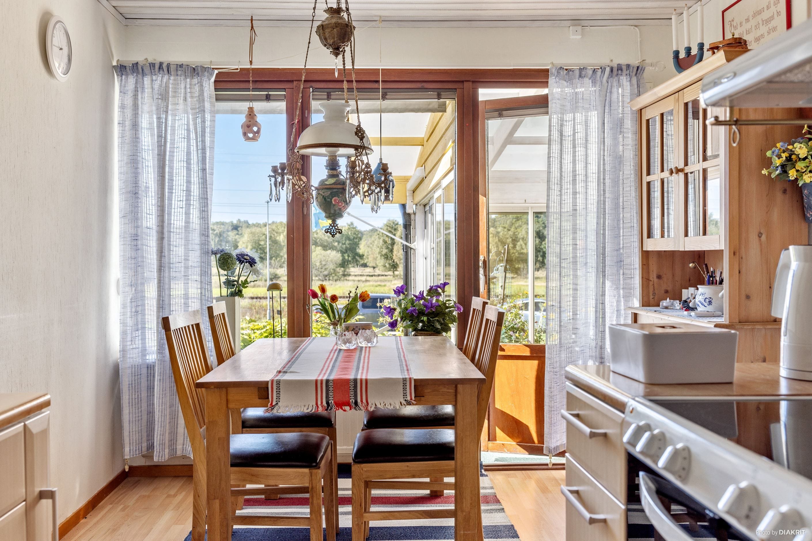 Plats för matbord intill köket