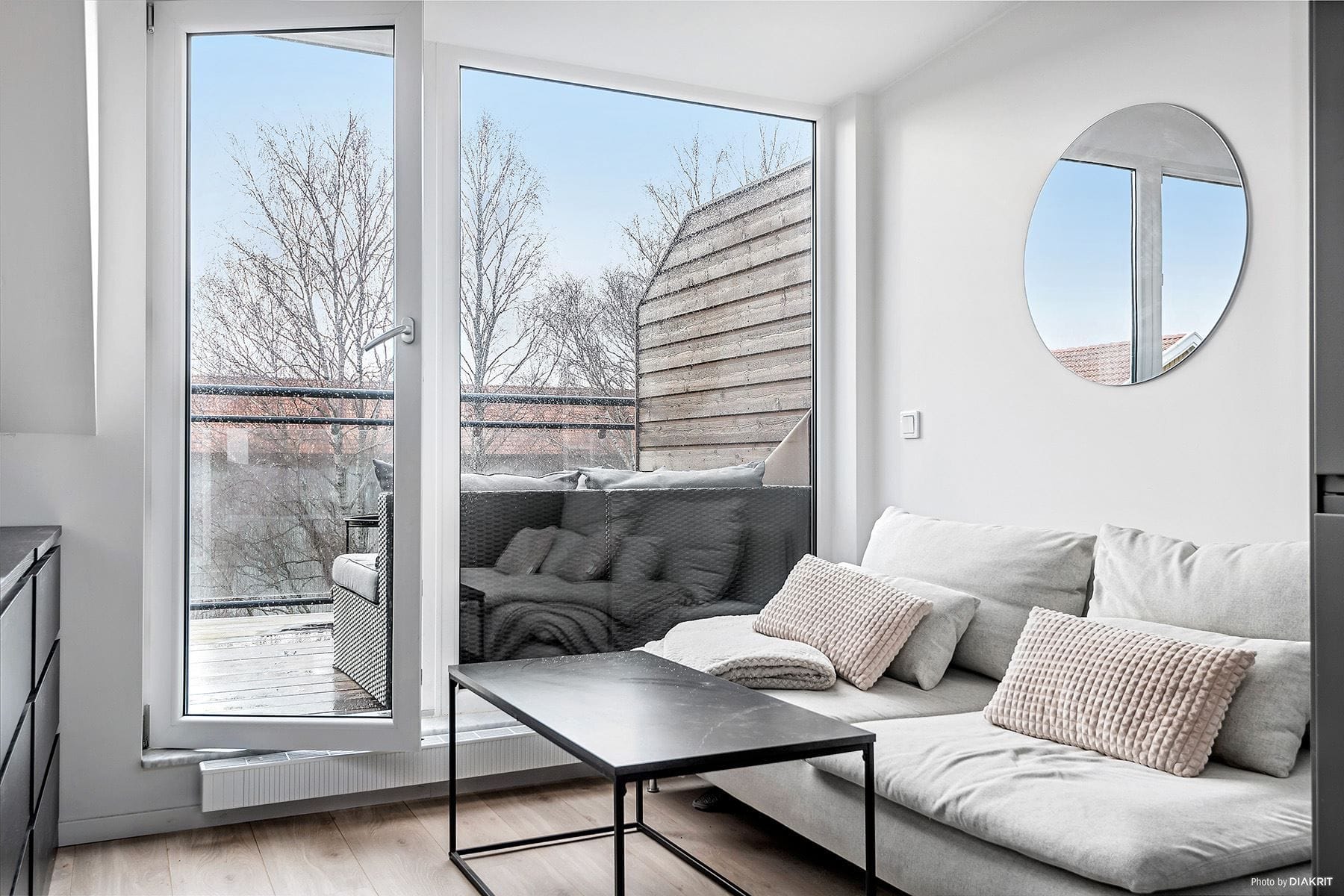 Högst upp i huset utan insyn.