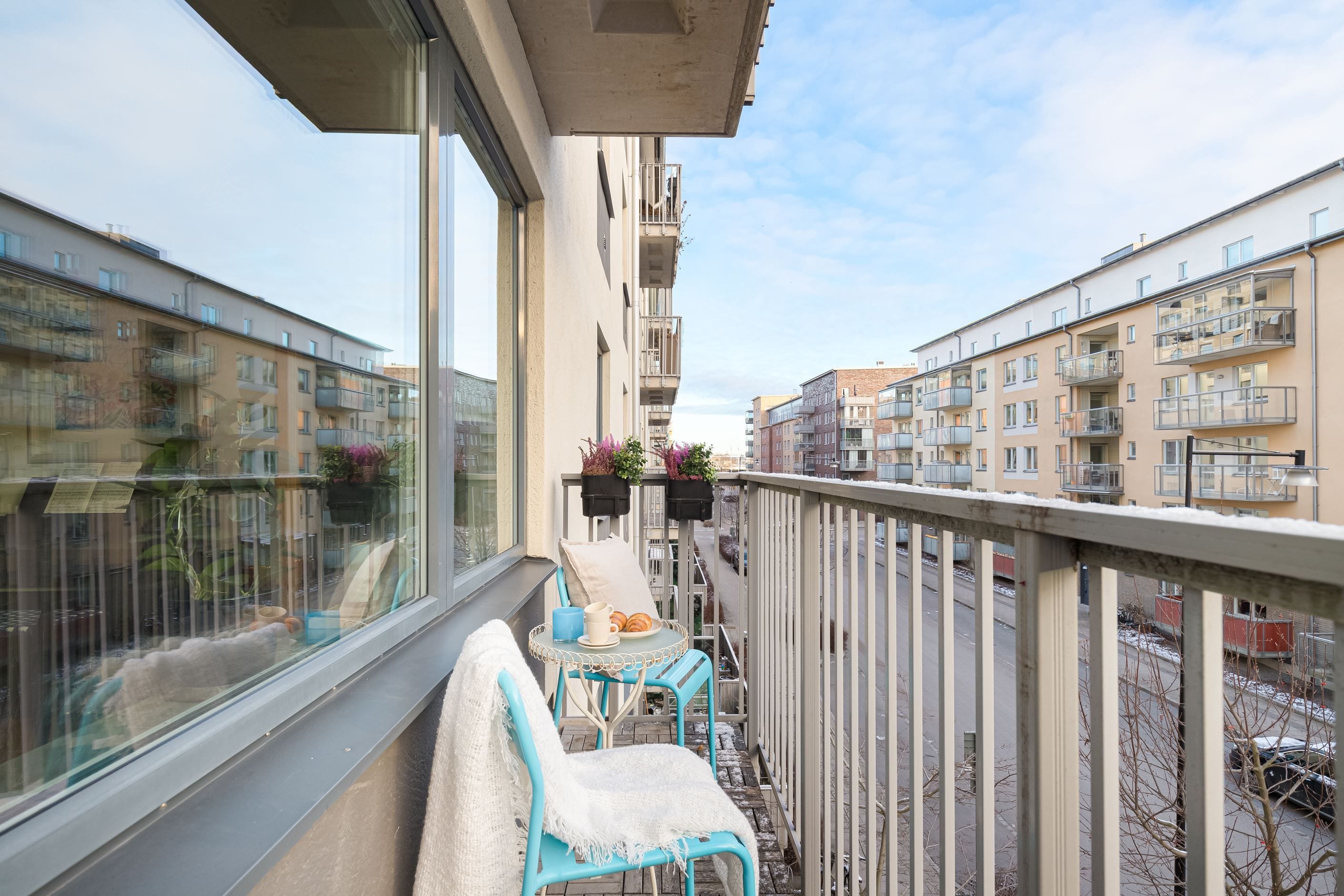 Balkong mot gatan/framsidan