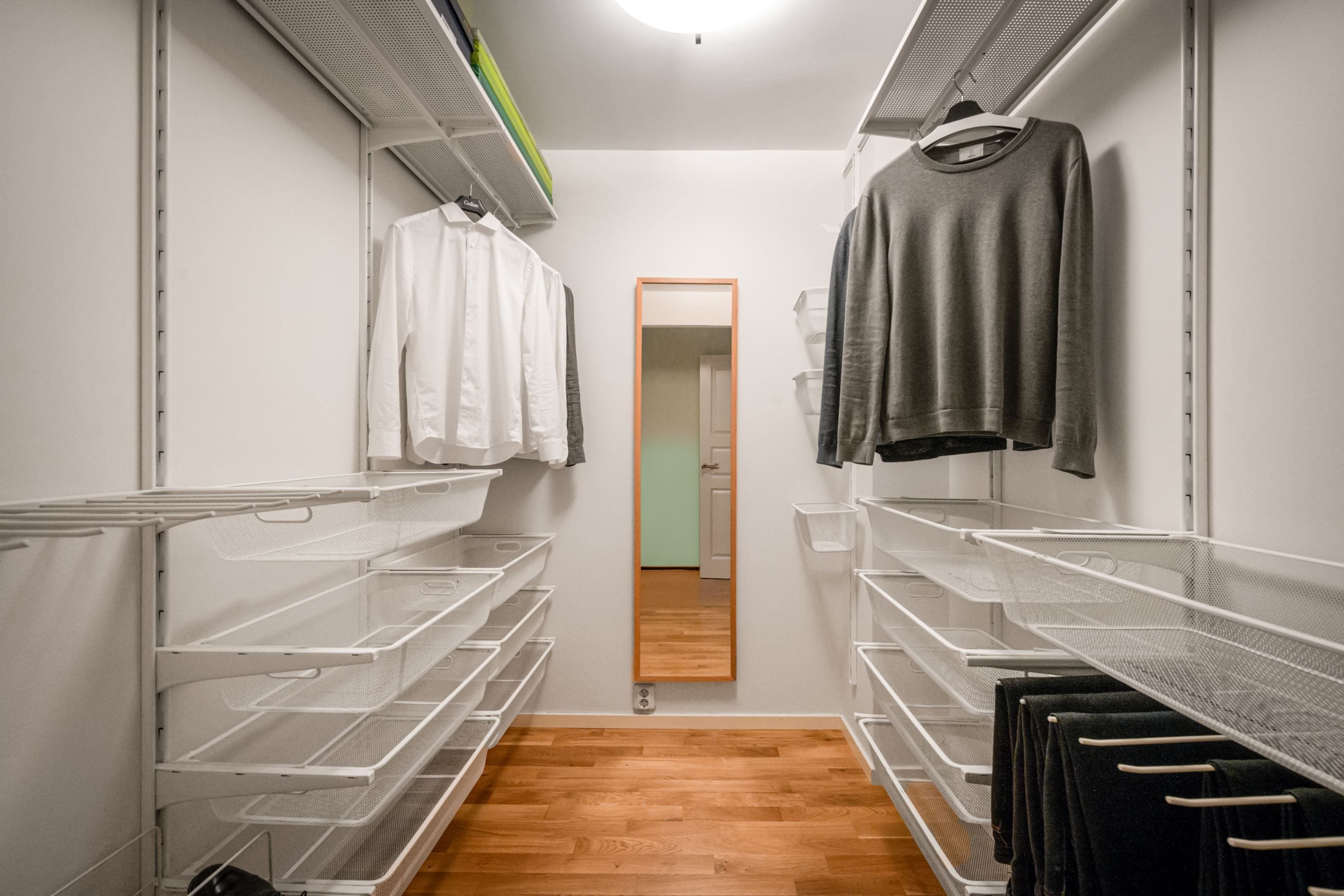 Sovrum 1 walk in closet